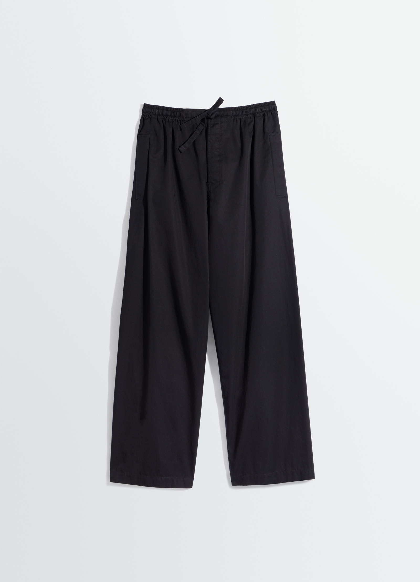 Lemaire pyjama pants in light cotton twill, product shot, top view hanging drawstring waist, relaxed leg
