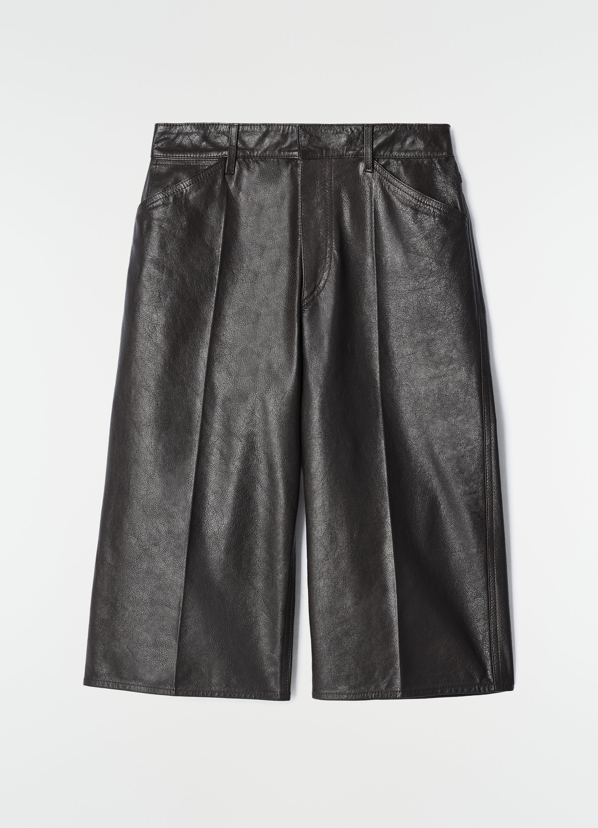 Bermuda en cuir glossy, coloris noir, présenté à plat sur fond blanc, vue de face
