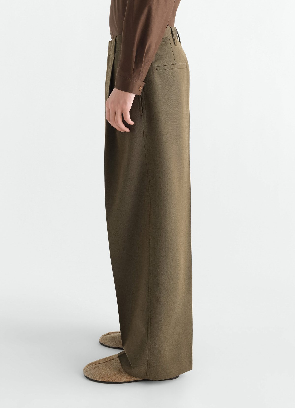 Single-pleat wool and mohair brown tailored pants by lemaire worn by a model side view