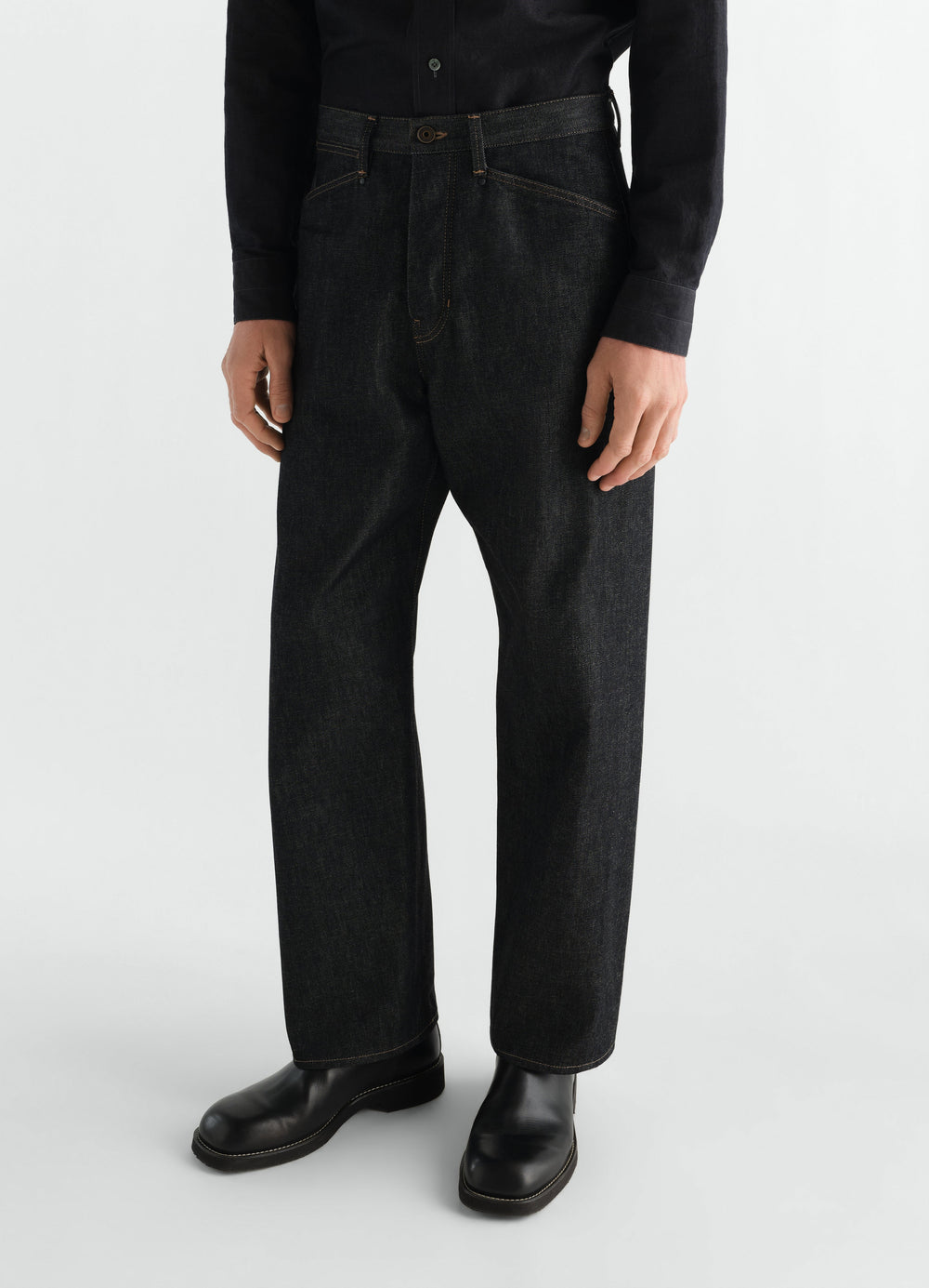 Straight five-pocket heavy yarn-dyed slate denim pants LEMAIRE worn by model front view