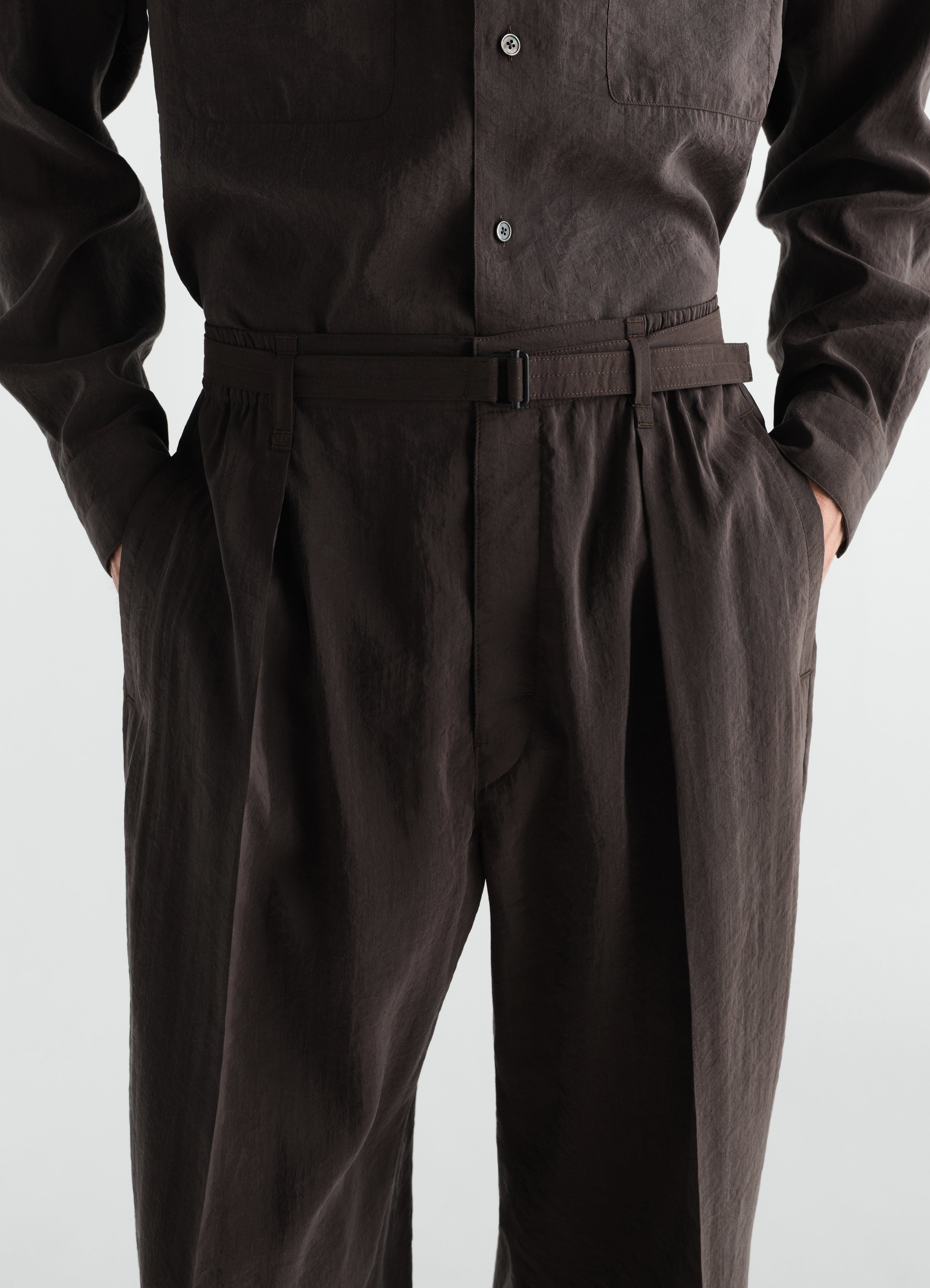 BELTED RELAXED PANTS IN DRY SILK - Licorice - Dry silk - Men | LEMAIRE