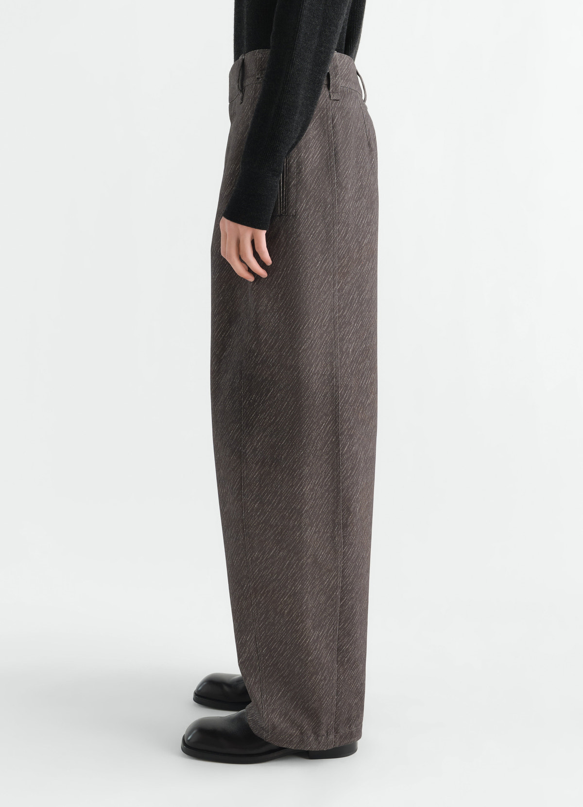 Maxi pants in brown diagonal printed cotton lemaire worn by model side view with black sweater and shoes
