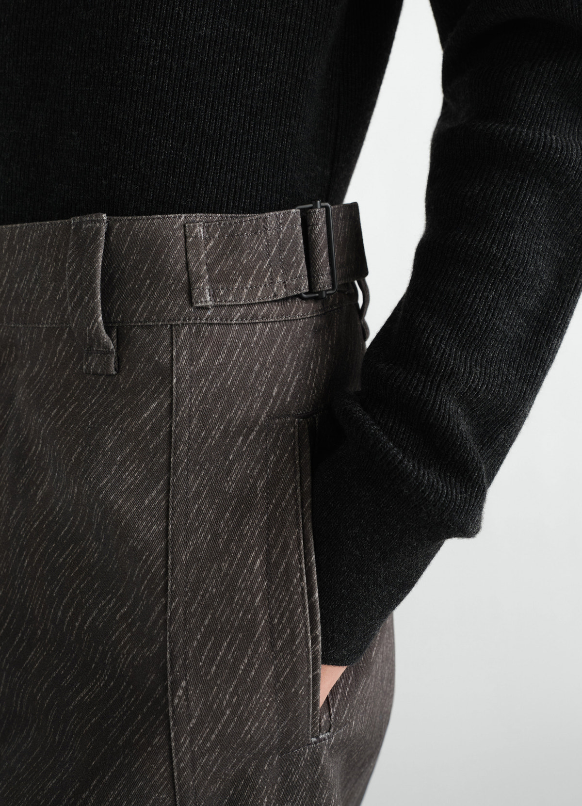 Maxi pants in brown diagonal printed cotton lemaire close-up side worn by model with black knit sleeve