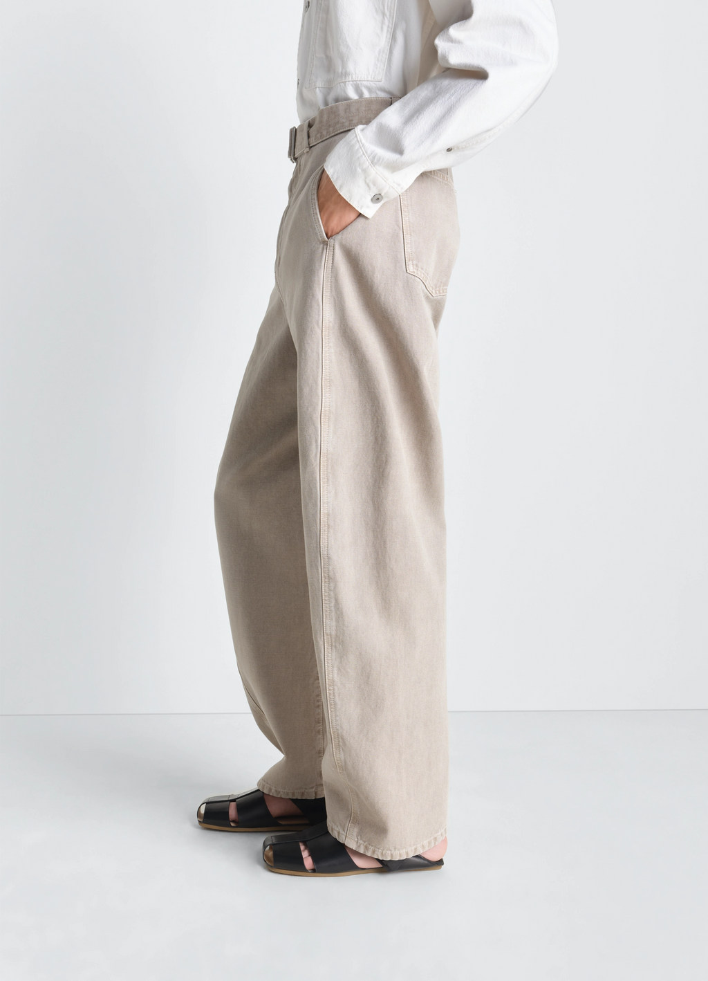 Twisted belted pants in heavy broken twill snow