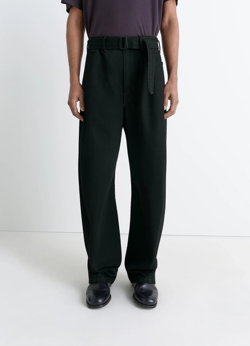 Lemaire Twisted Belted Pants in Deep Black Thick Denim, model shot, porte full front belted waist relaxed fit
