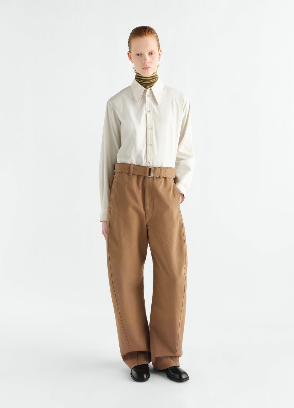 Twisted belted brown heavy broken twill pants worn by model front LEMAIRE styled look