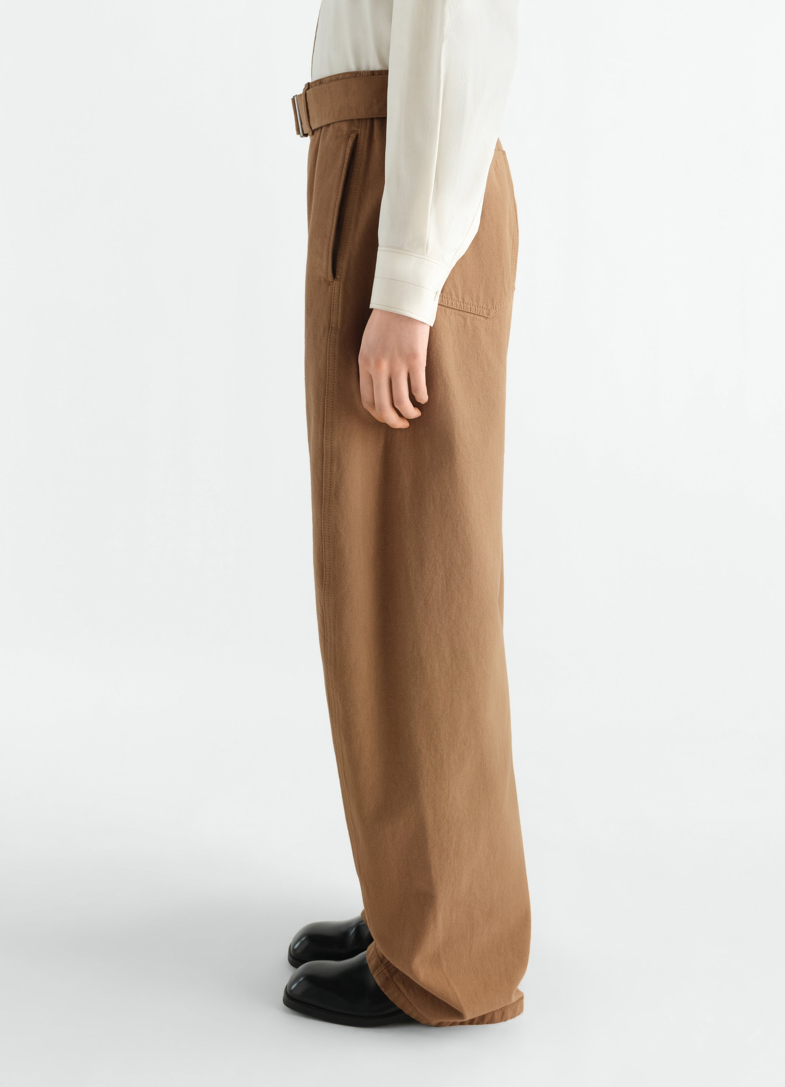 Twisted belted pants in dyed heavy broken twill