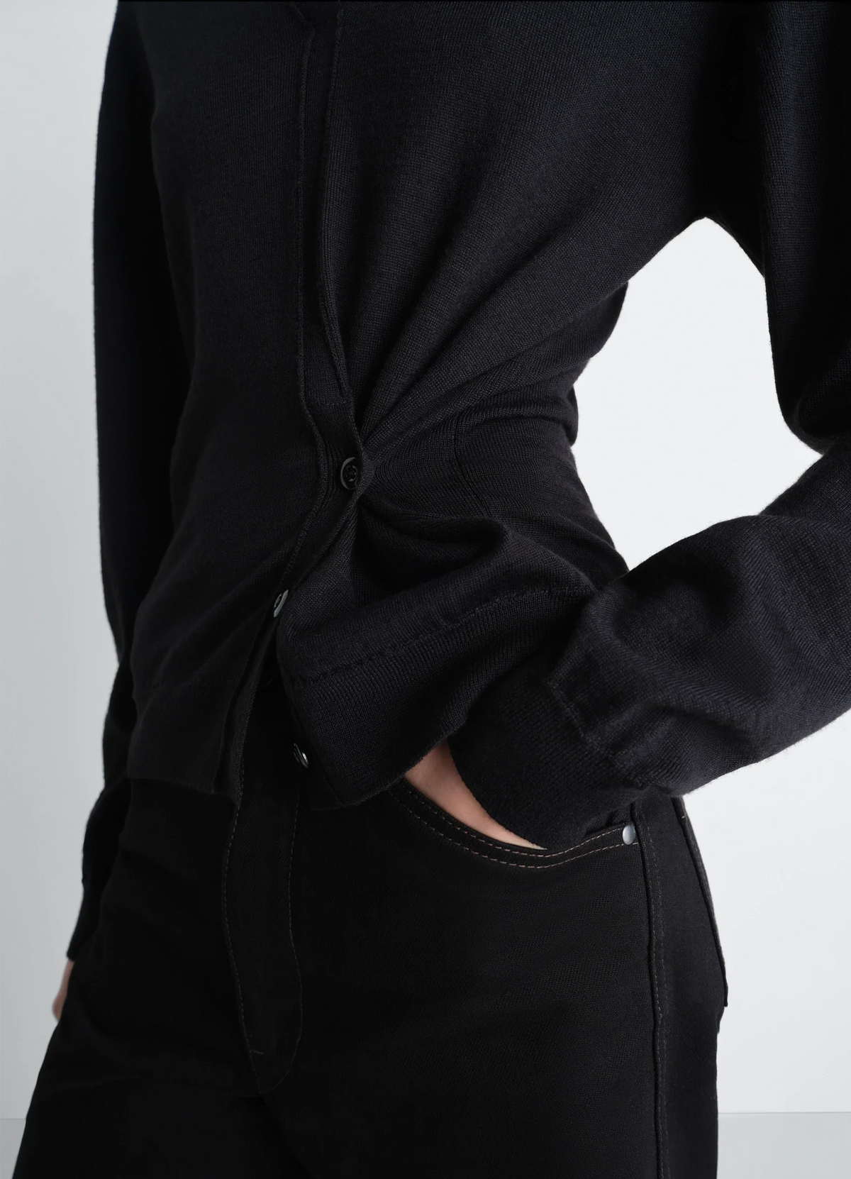 TWISTED V NECK JUMPER IN MERINO BLEND - Black - Merino Blend