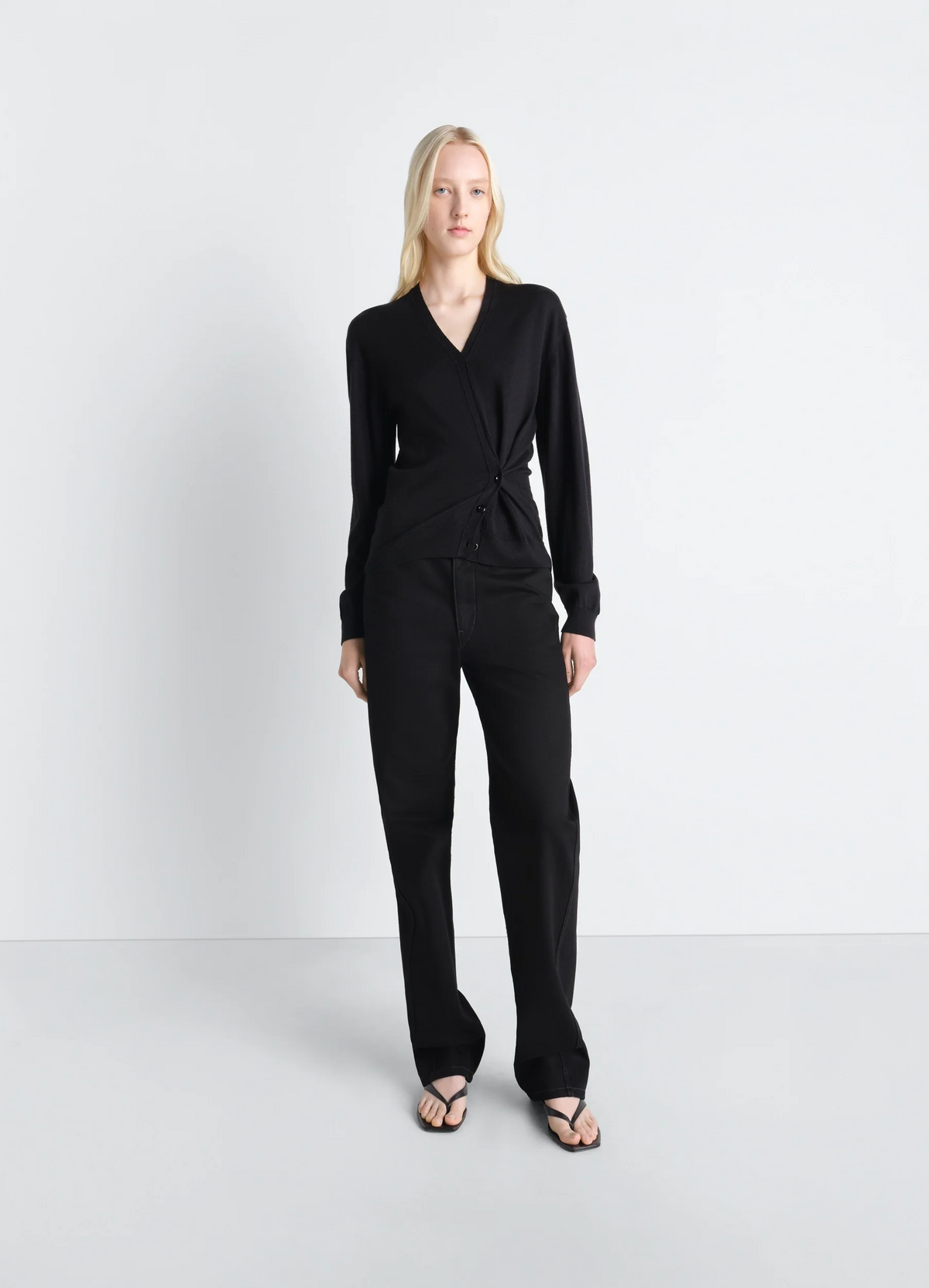 TWISTED V NECK JUMPER IN MERINO BLEND - Black - Merino Blend
