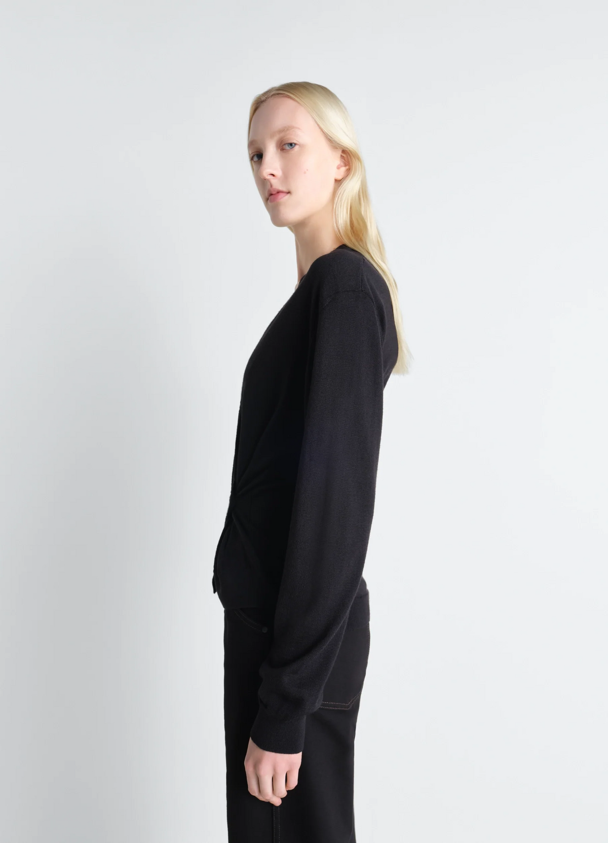TWISTED V NECK JUMPER IN MERINO BLEND - Black - Merino Blend