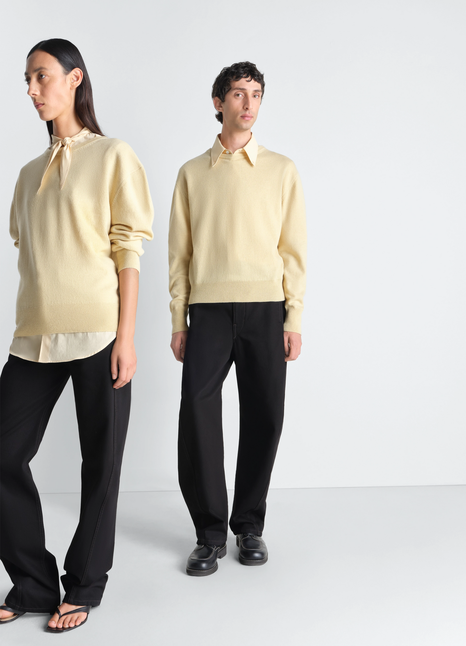 CREW NECK SWEATER IN CASHMERE WOOL - Butter - Cashmere Wool