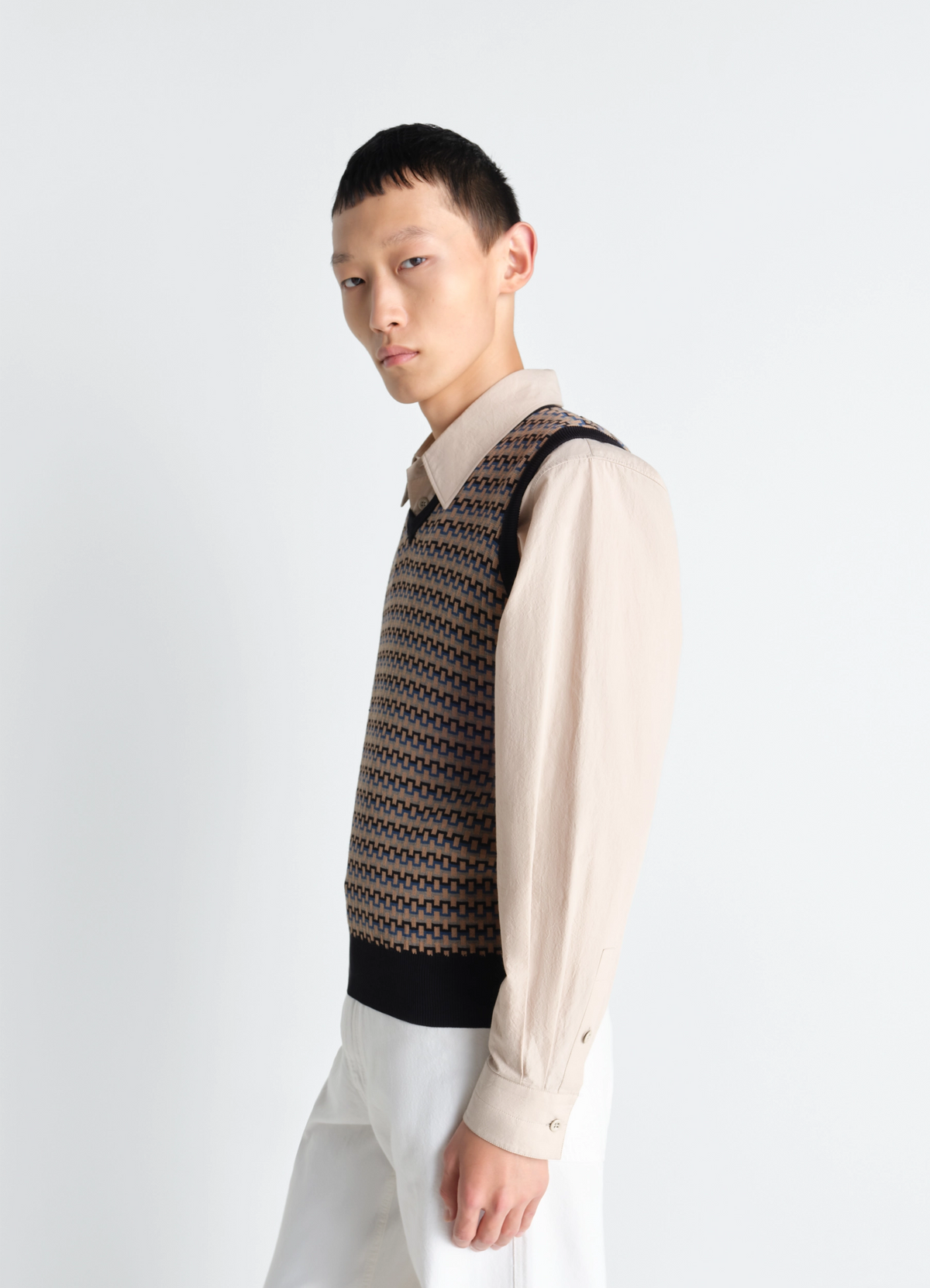 コットンのVネックジャカードベスト - Black / Beige / Blue