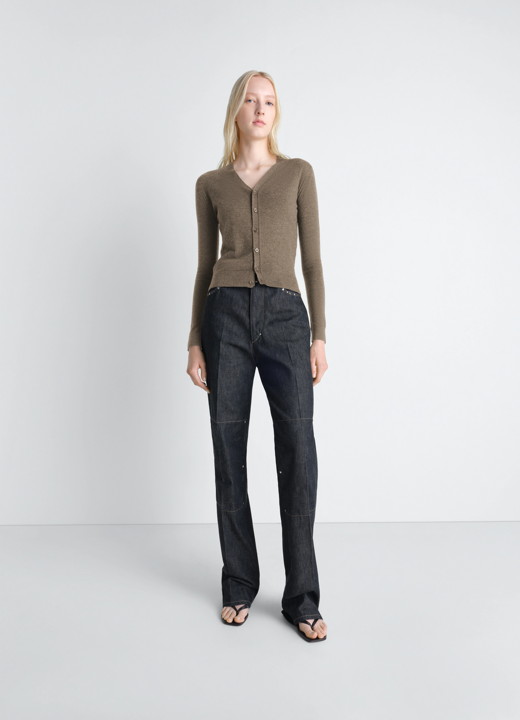 브이넥 버튼 가디건