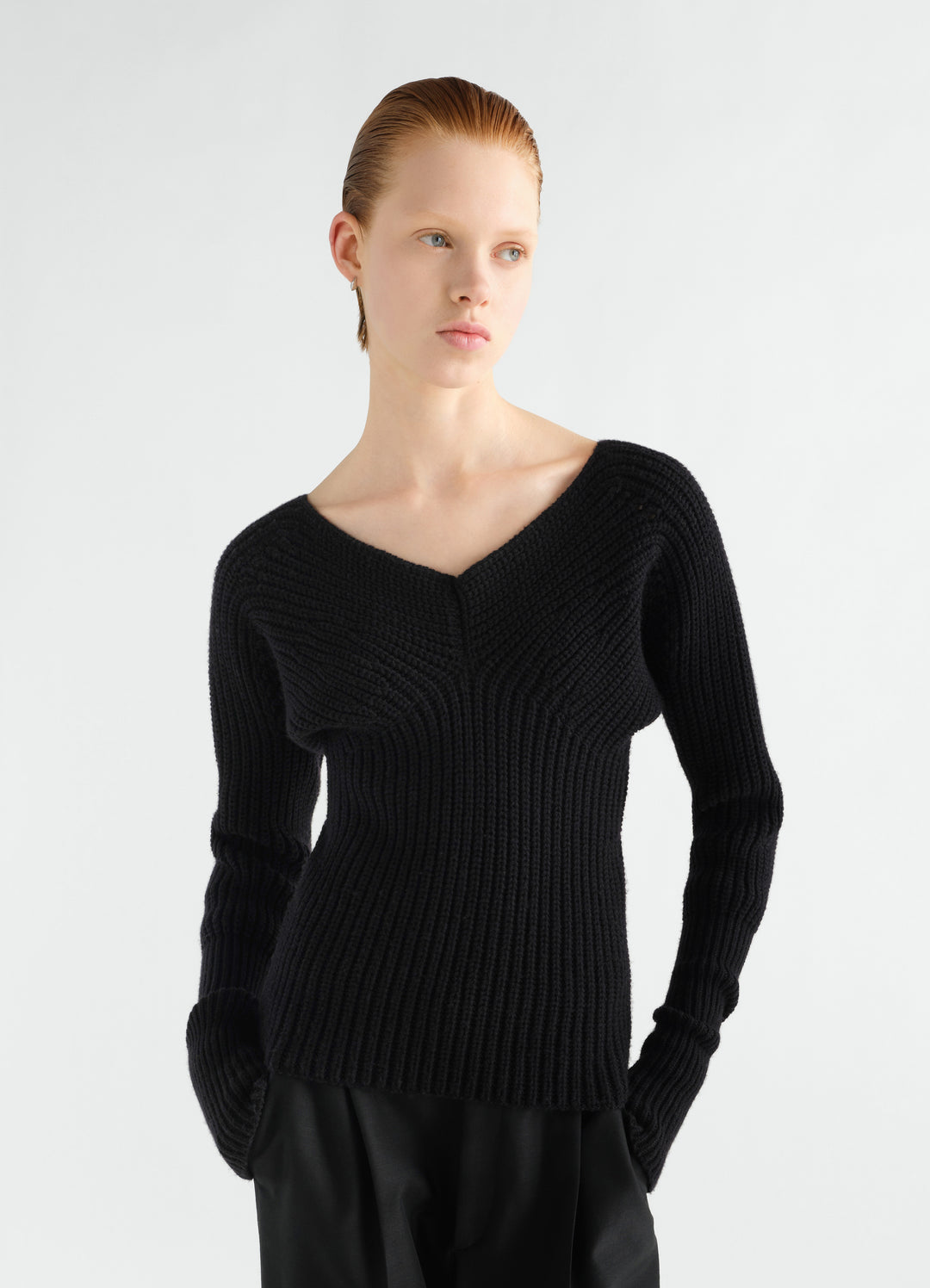 OFF-SHOULDER SWEATER IN WORSTED WOOL
