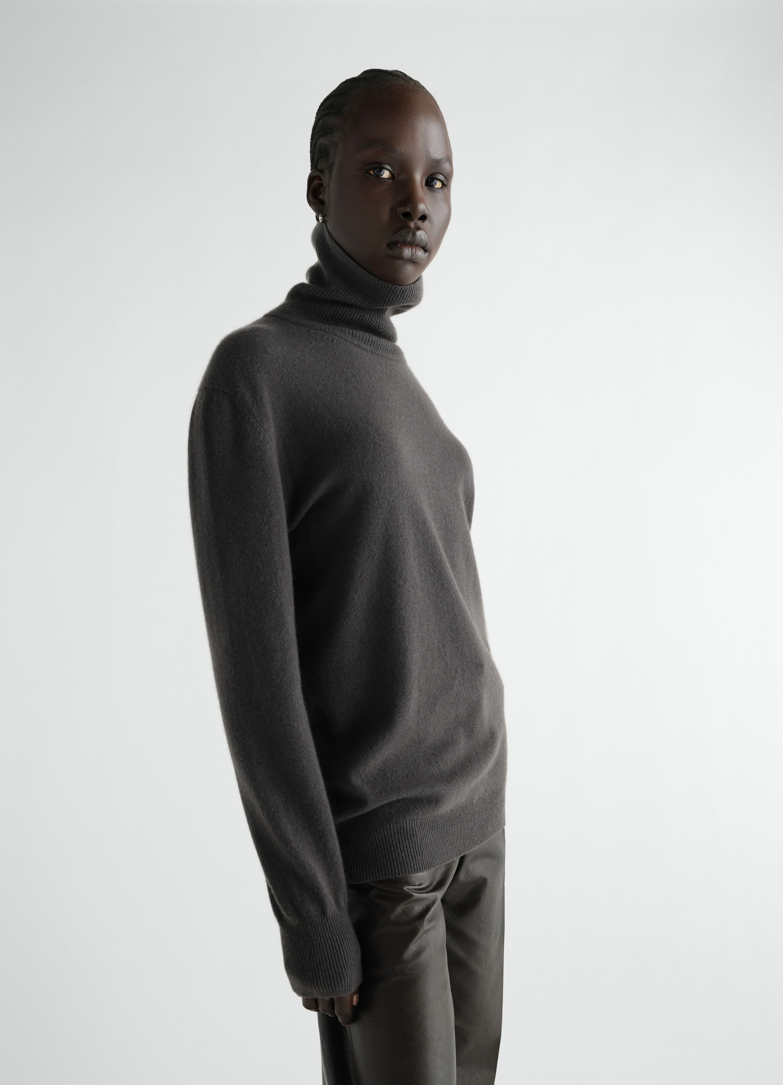 Stand-collar sweater in cashmere