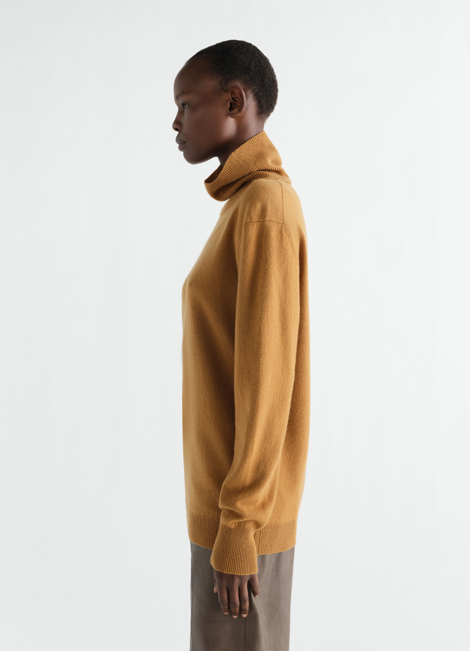 Stand-collar sweater in cashmere