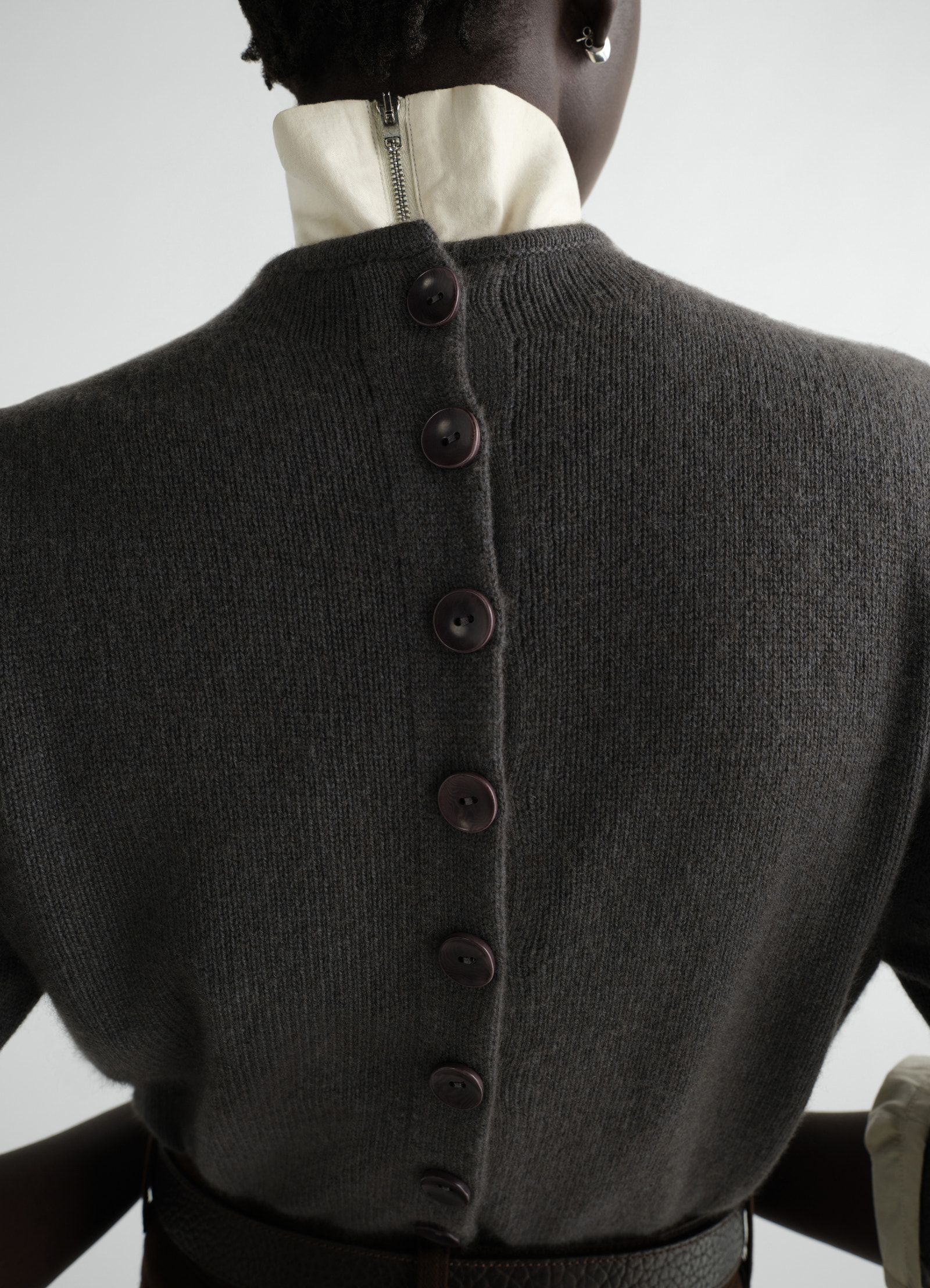 Reversible buttoned sweater in cashmere