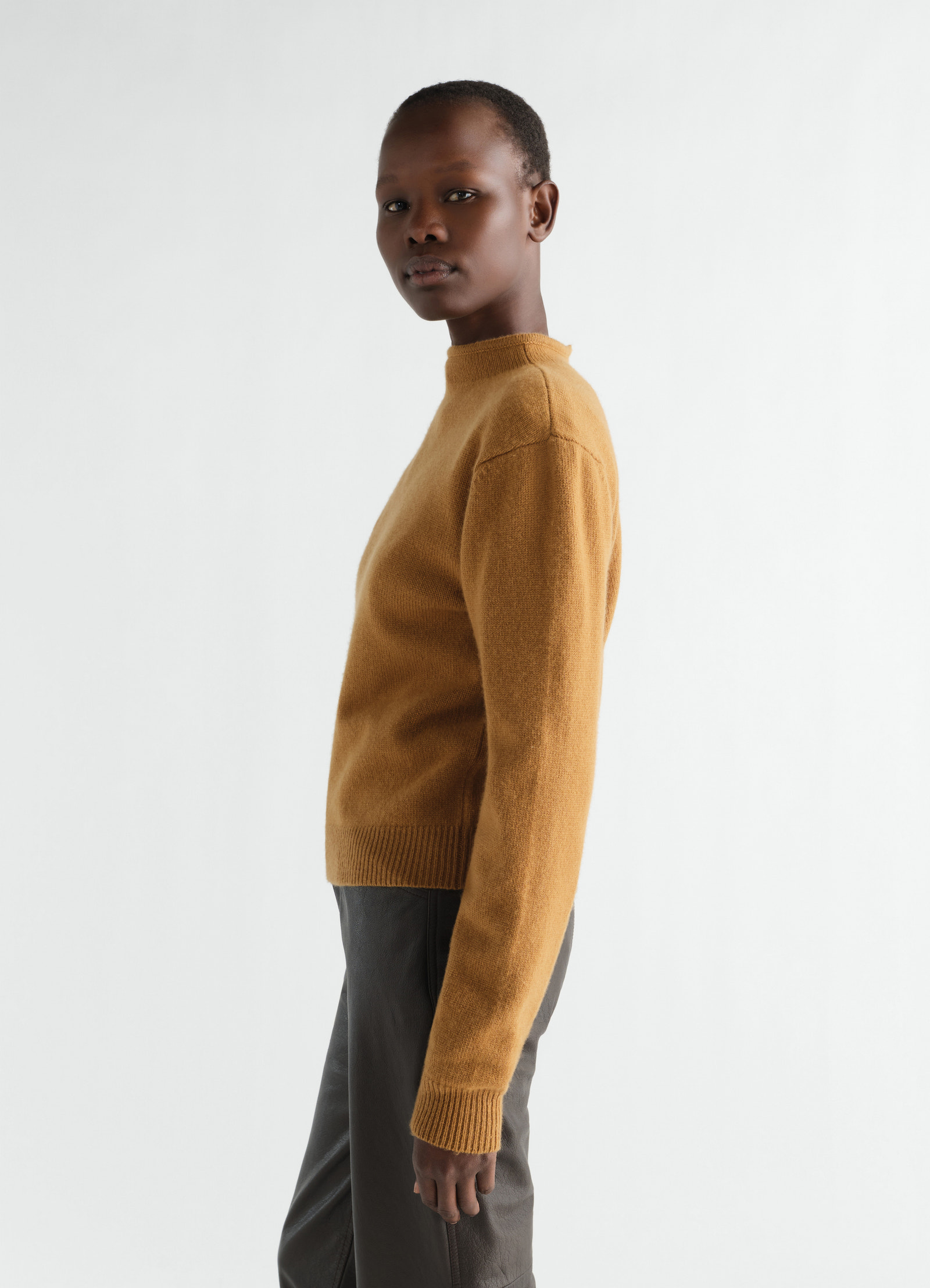 Reversible buttoned sweater in cashmere