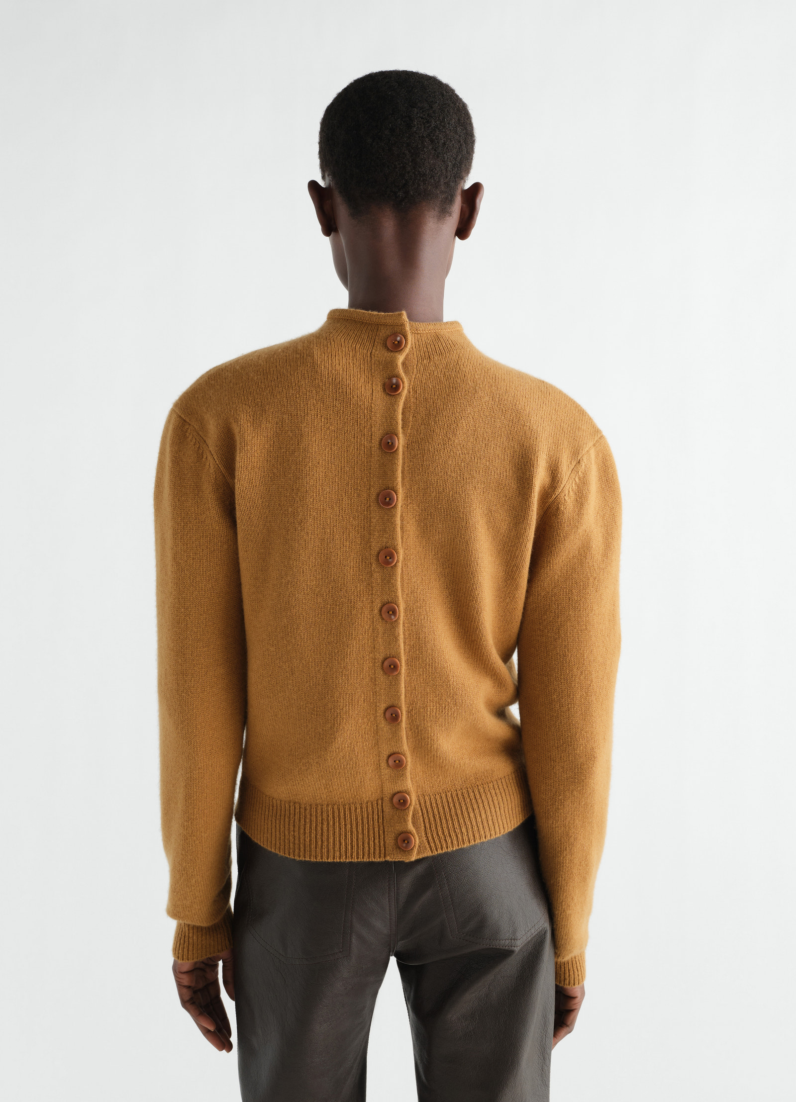 Reversible buttoned sweater in cashmere