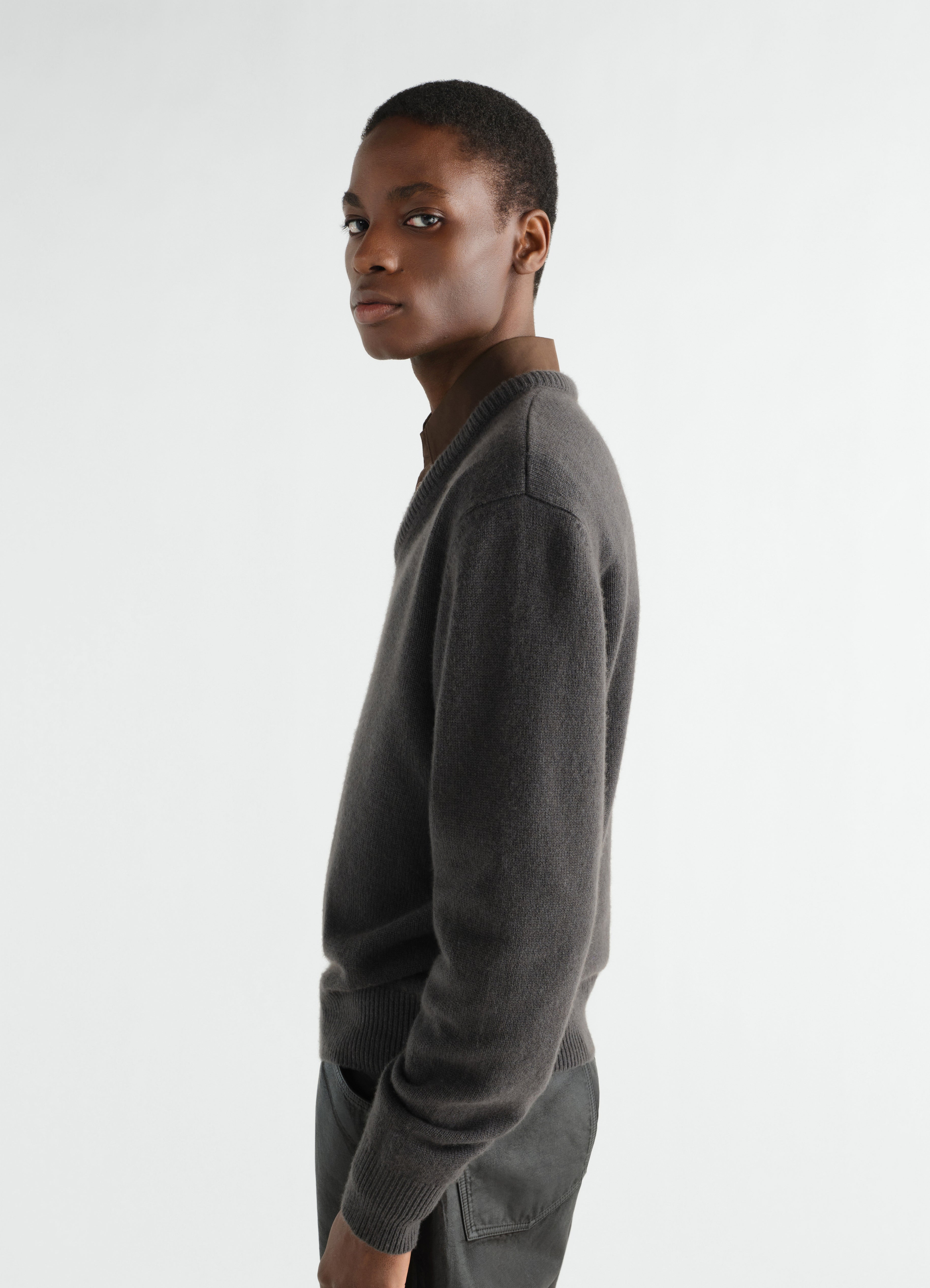 カシミヤのVネックセーター - Stone - Cashmere - ユニセックス | LEMAIRE