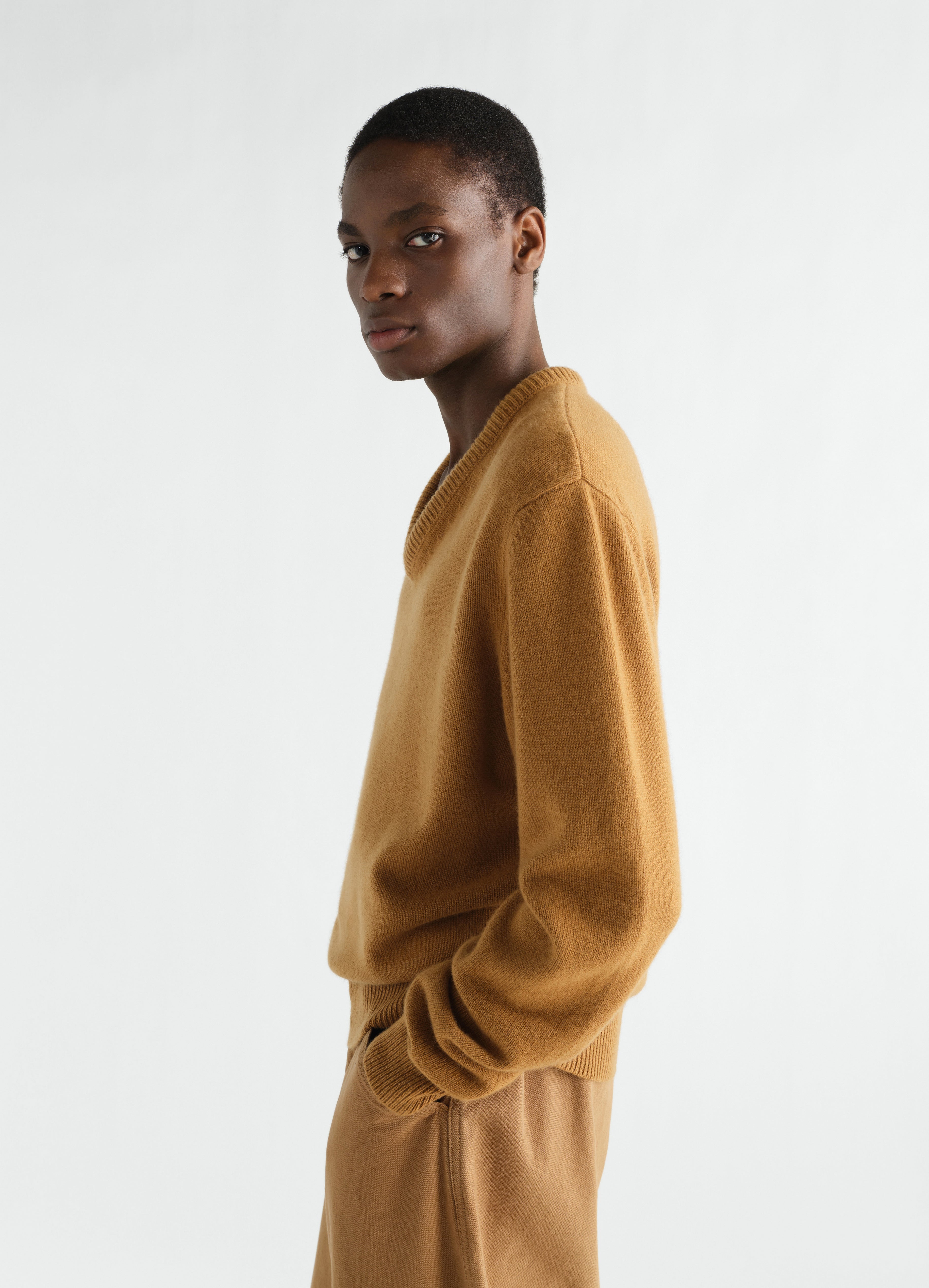 V-NECK SWEATER IN CASHMERE - Cumin - Cashmere - Unisex | LEMAIRE