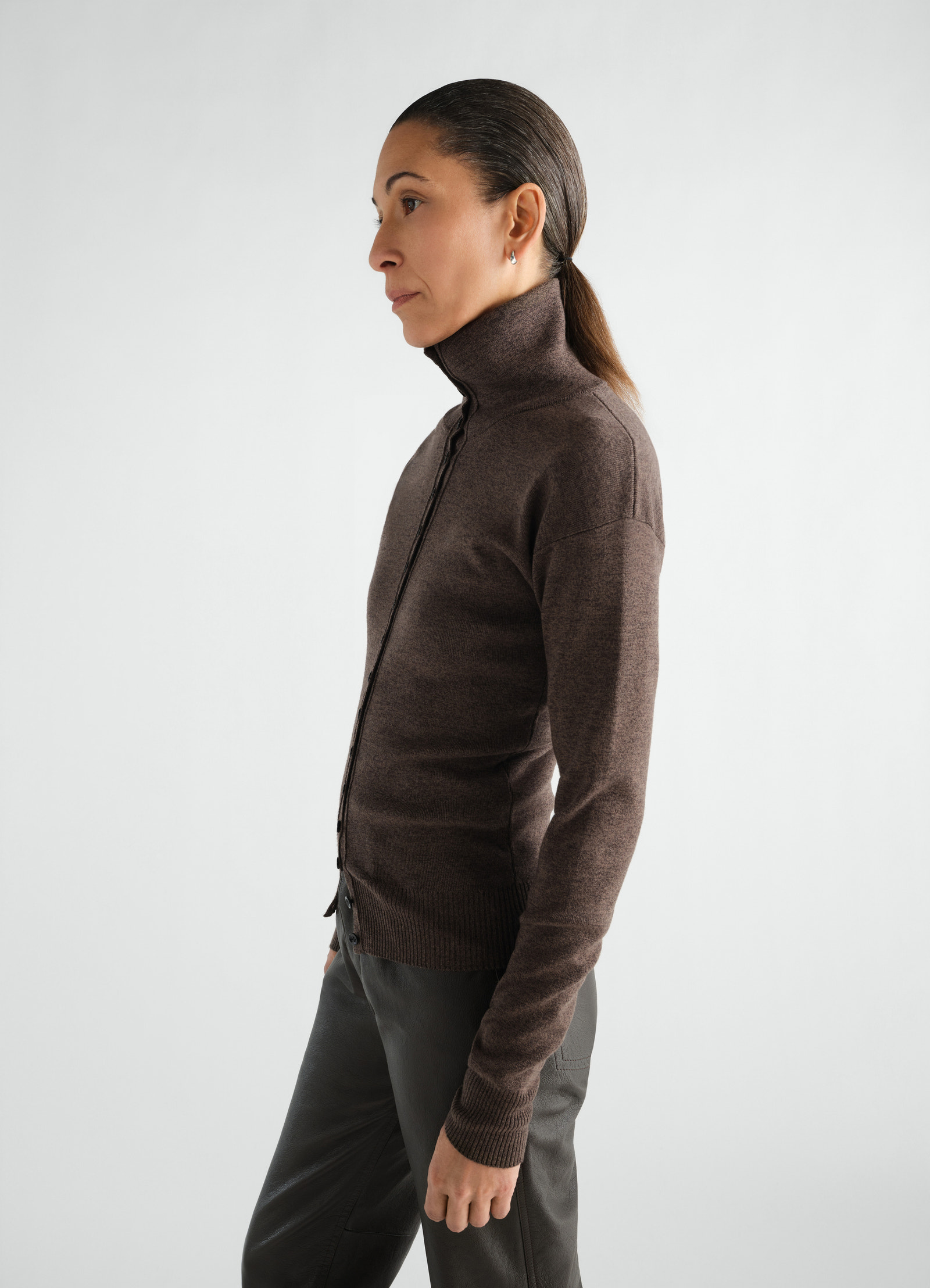 Buttoned top in fine wool