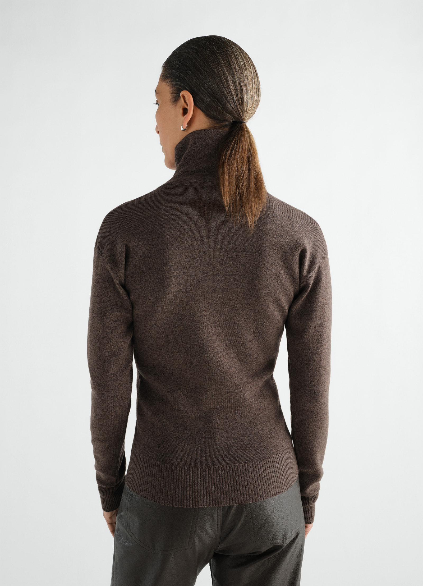 Buttoned top in fine wool