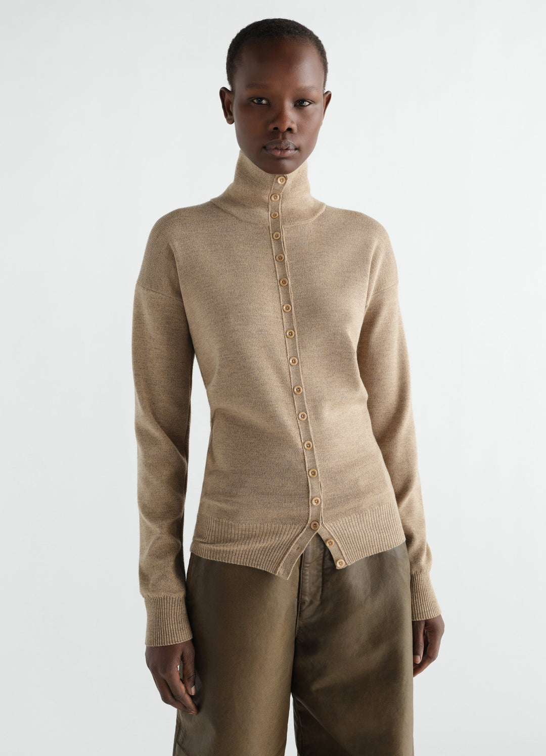 BUTTONED TOP IN FINE WOOL