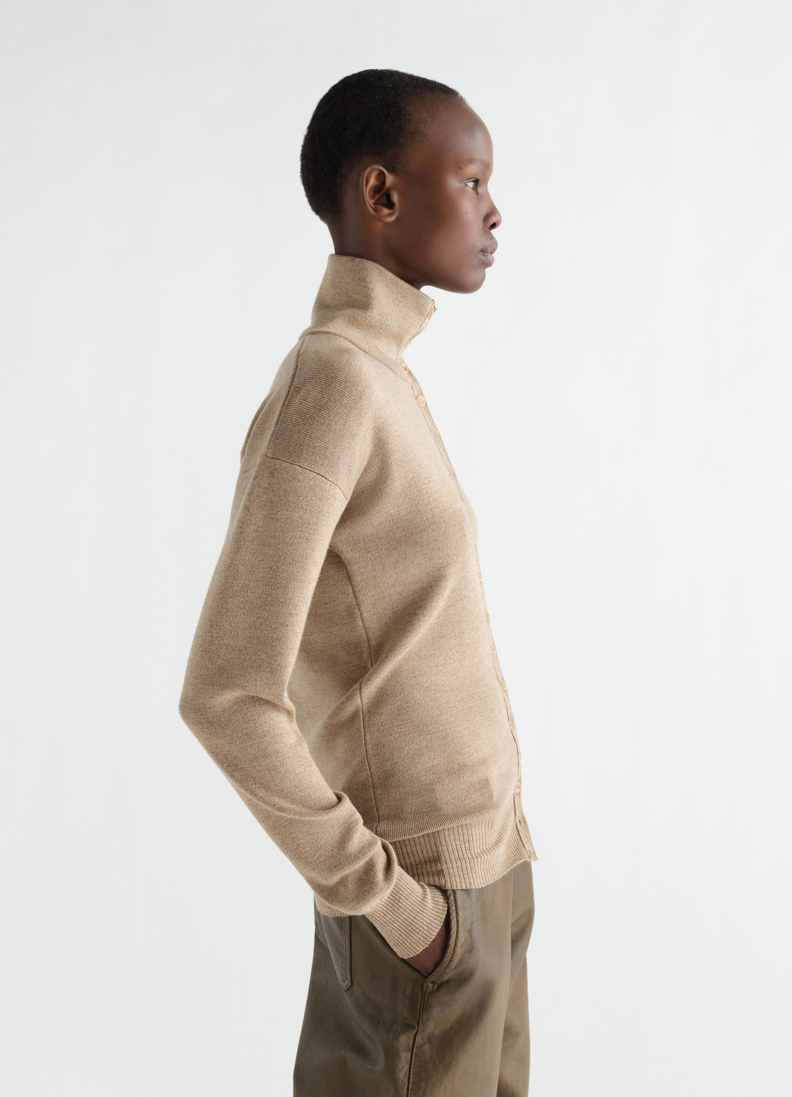 Buttoned top in fine wool