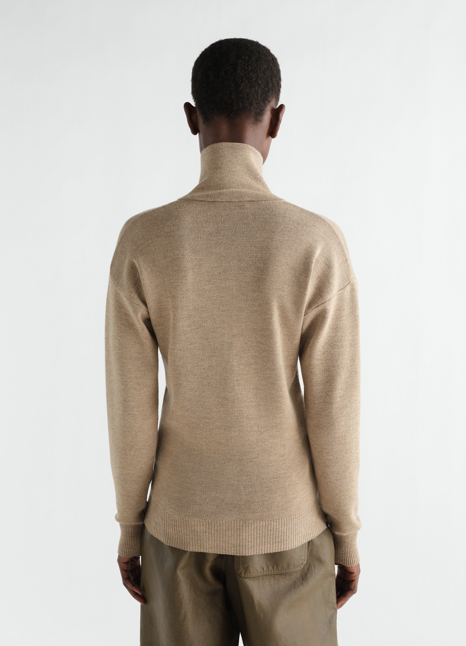 Buttoned top in fine wool