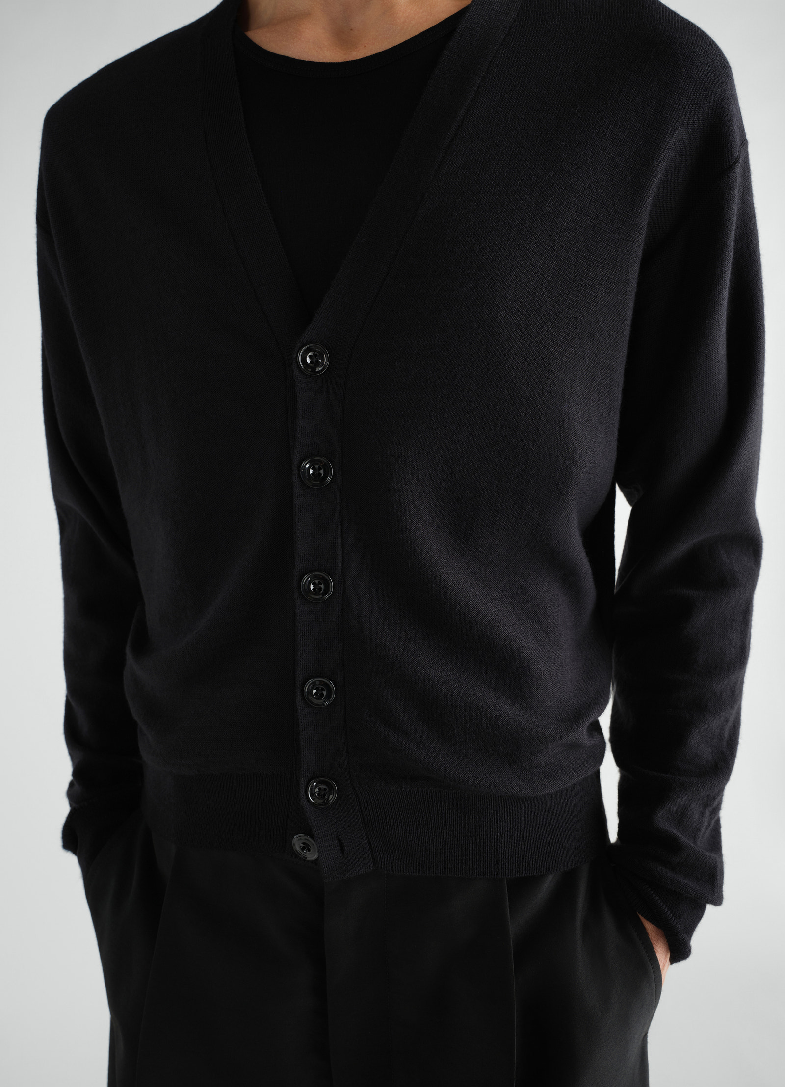 Locker geschnittener twisted cardigan aus merinomischung
