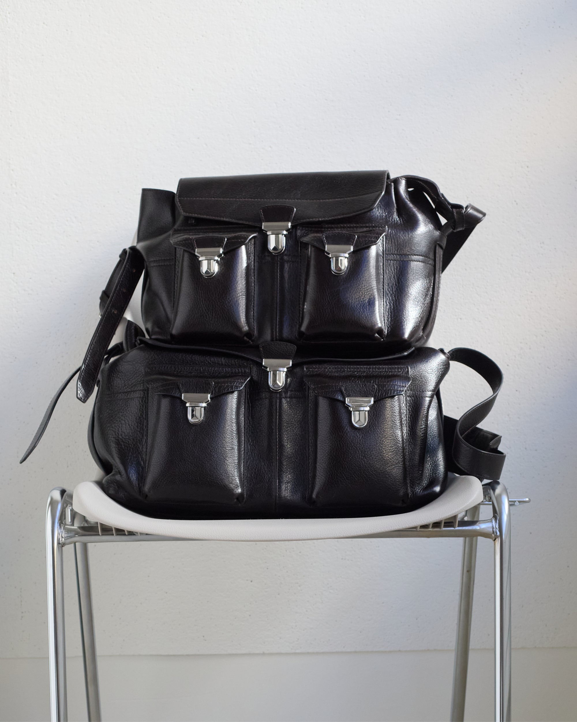 Leather bags in Black leather, product shot, Front view Multiple pockets
