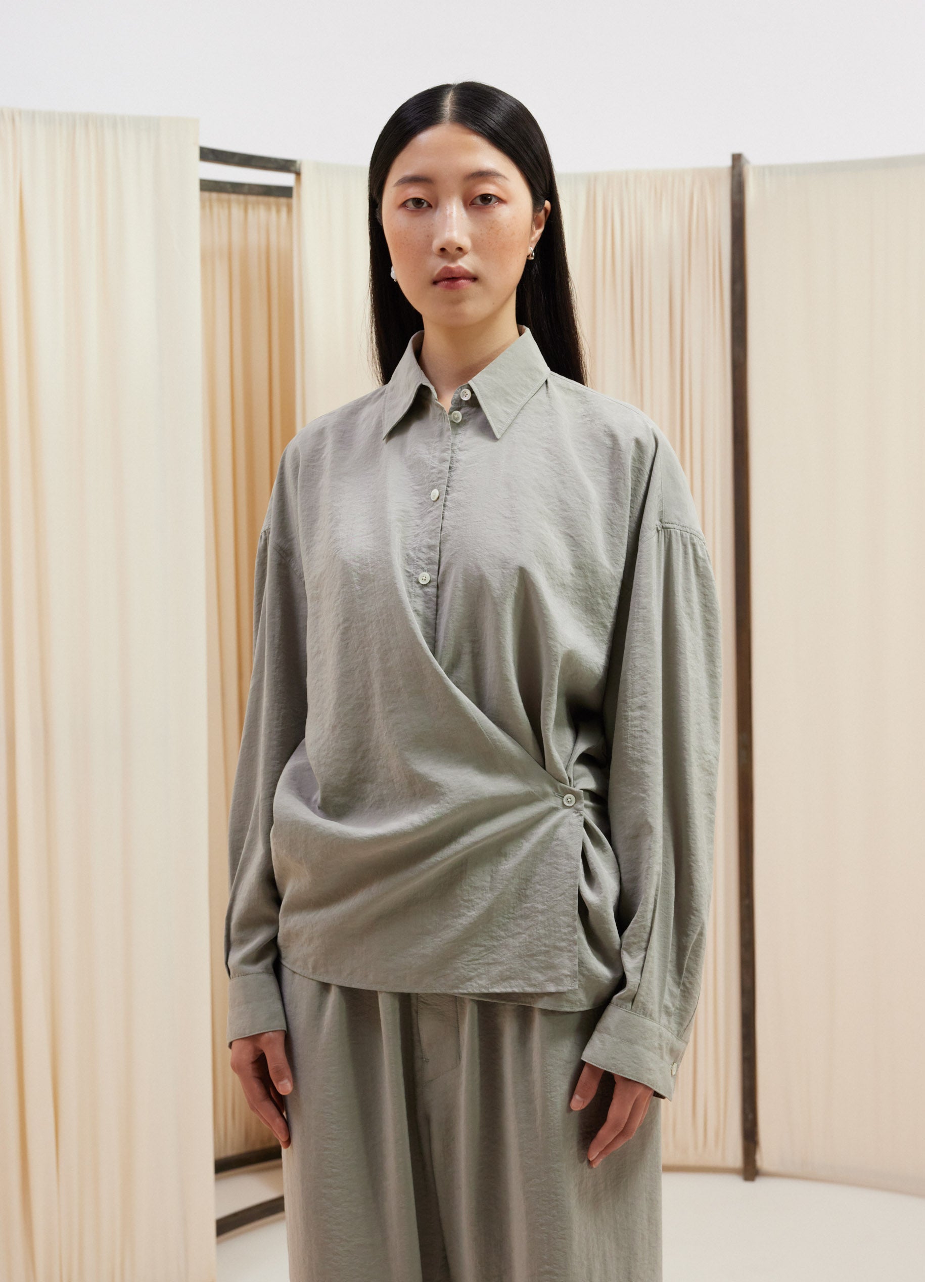 Light Misty Grey Straight Collar Twisted Shirt in Dry Silk | LEMAIRE
