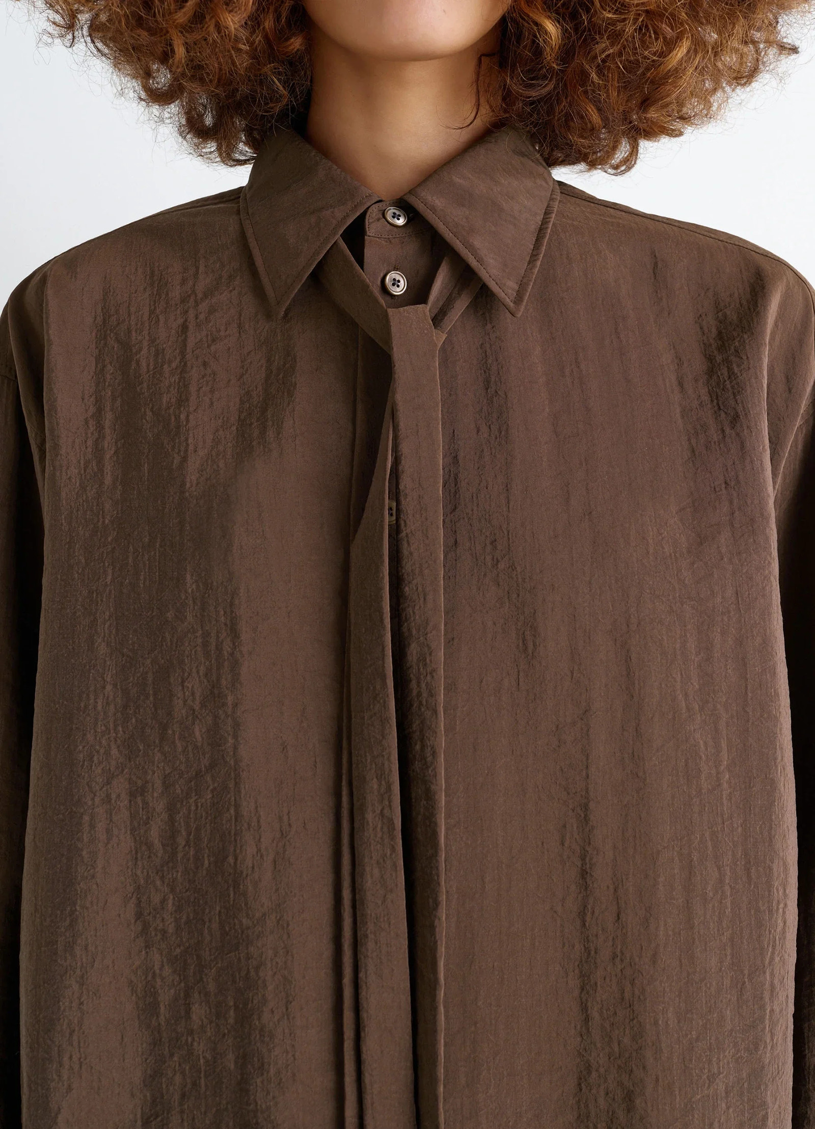 Lemaire long shirt with tie in dry silk blend, model shot, close-up view pointed collar detail