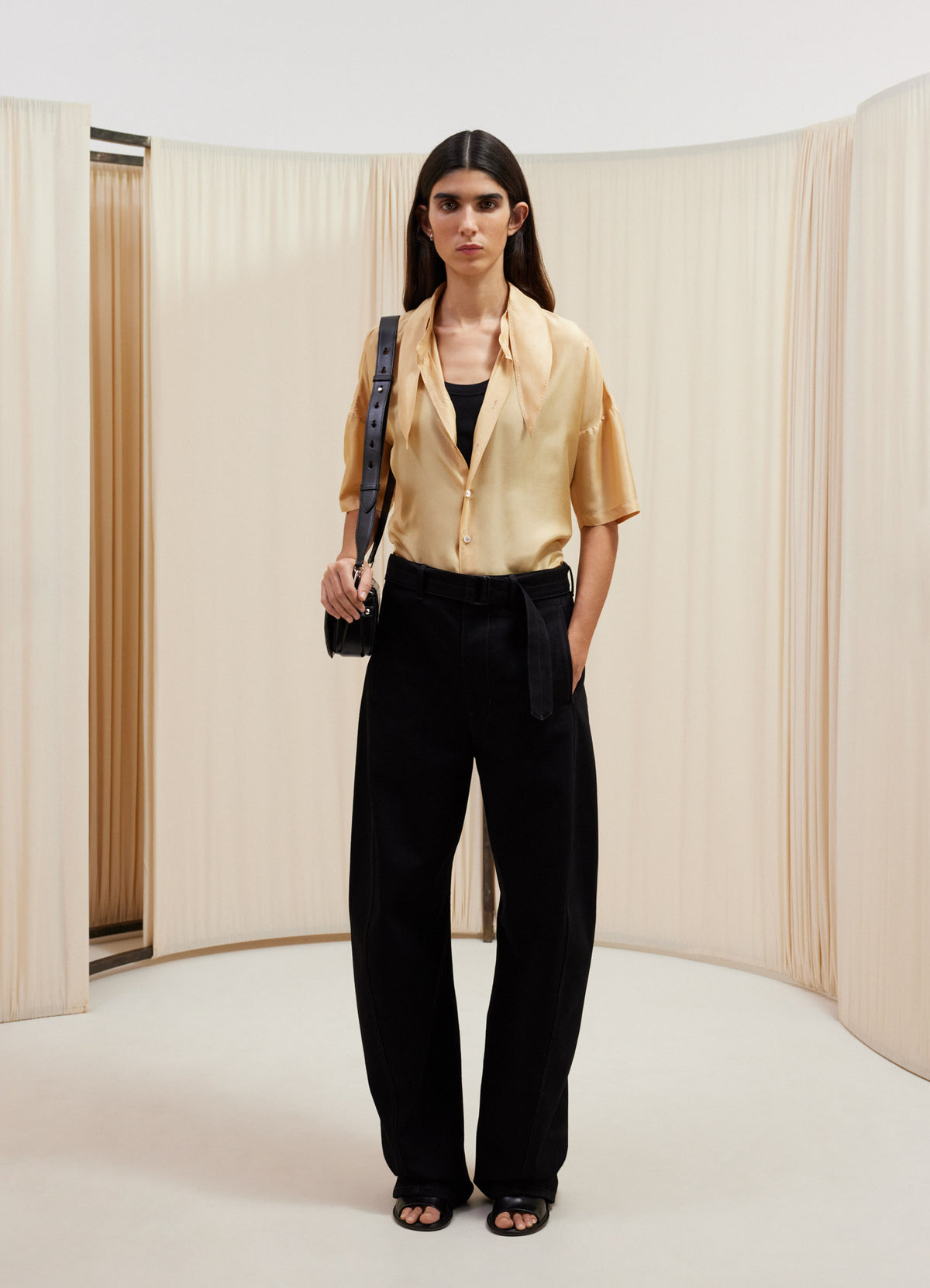 SHORT SLEEVE FITTED SHIRT WITH SCARF - Apricot - Silk Habotai 