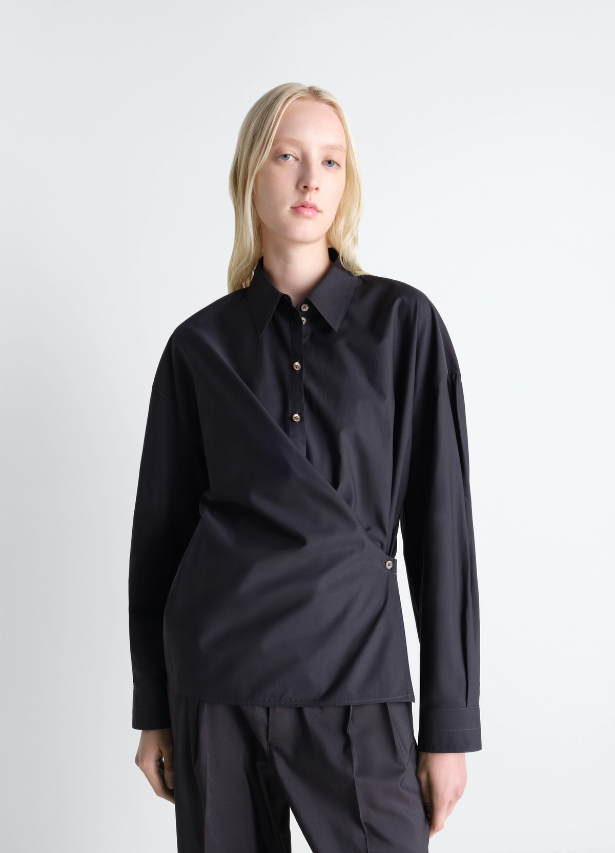 스트레이트 칼라 트위스티드 셔츠