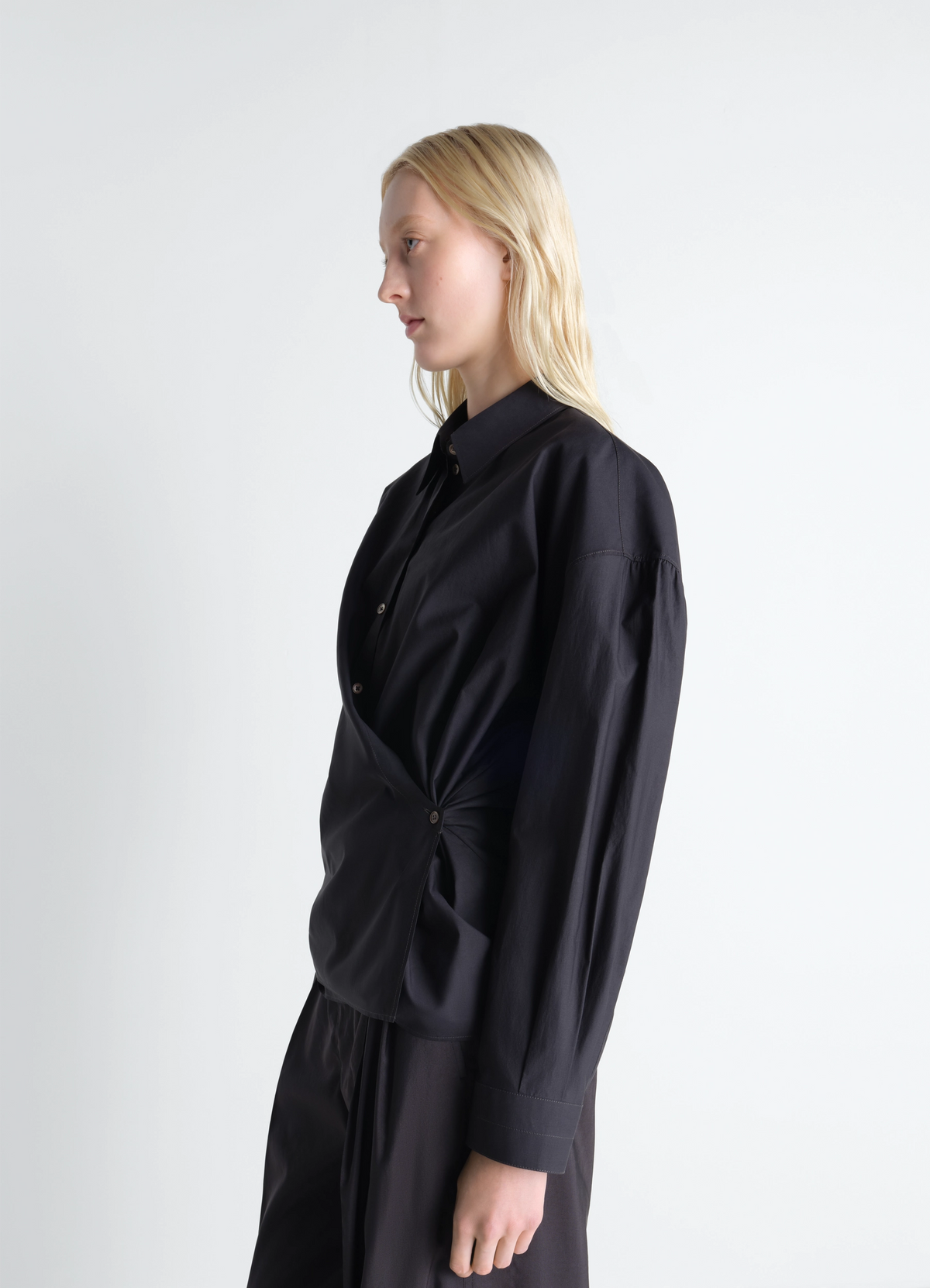 STRAIGHT COLLAR TWISTED SHIRT IN COTTON SILK - Squid Ink - Washed