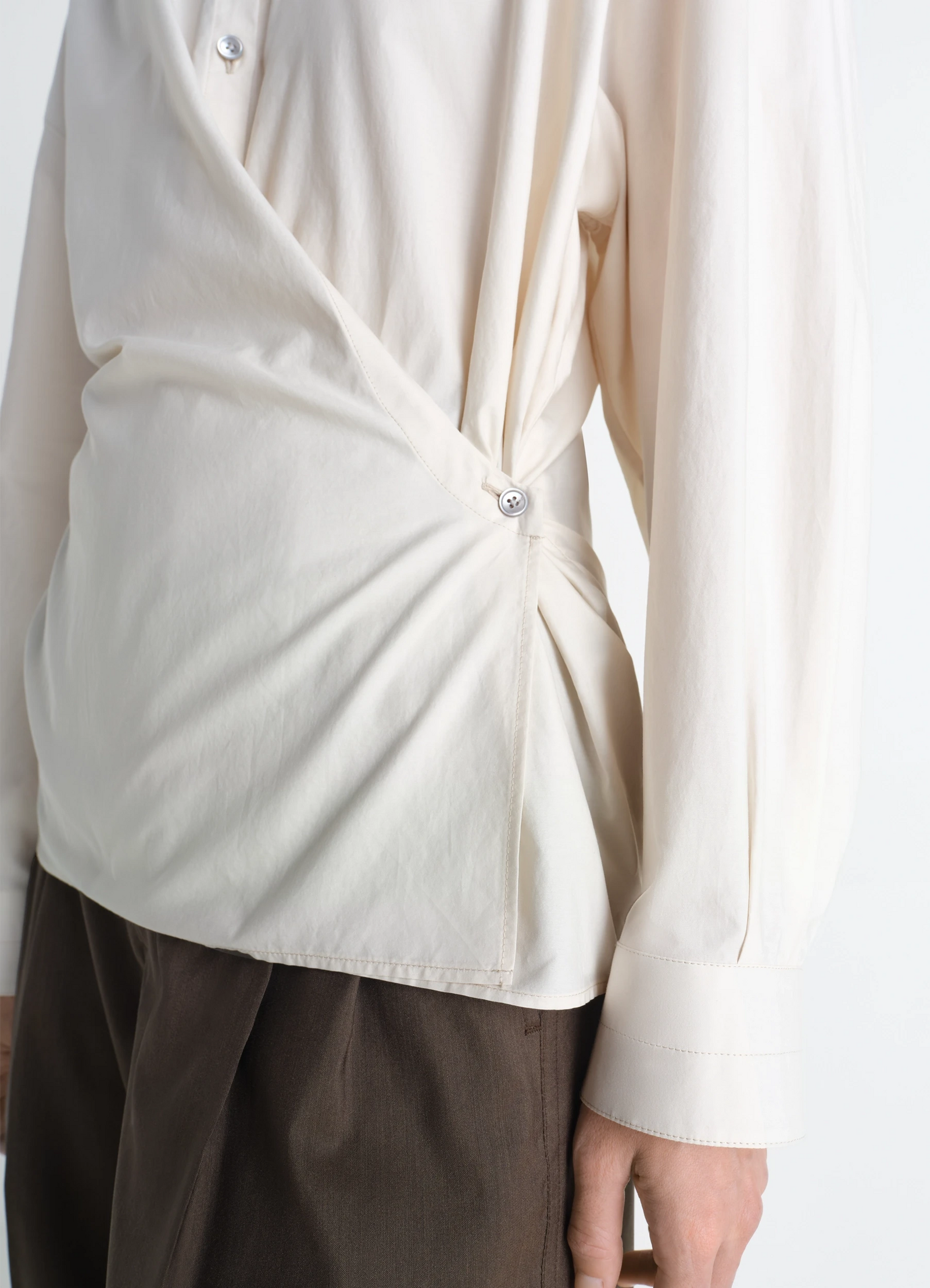 Straight collar twisted shirt in washed cotton silk, model shot, close-up side detail buttoned twist feature