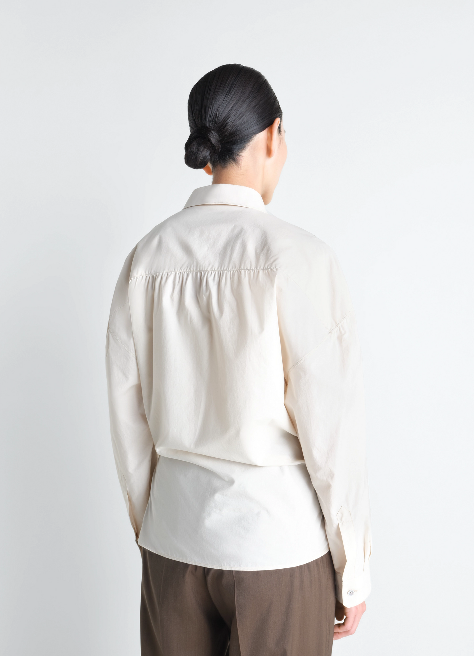 Straight collar twisted shirt in washed cotton silk, model shot, back view shoulder gathering detail