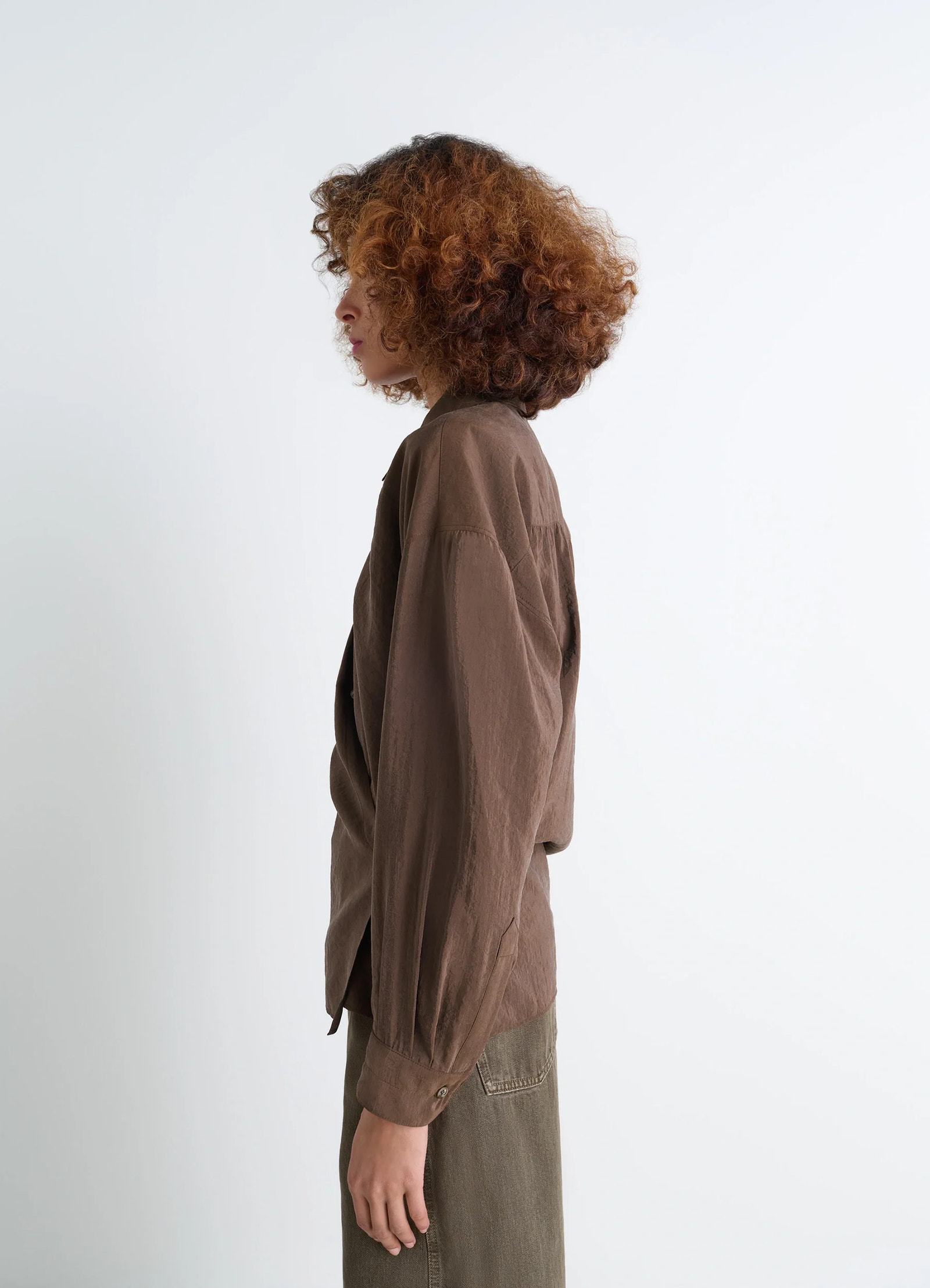 Lemaire straight collar twisted shi in dry silk blend, model shot, side-view shoulder yoke seam