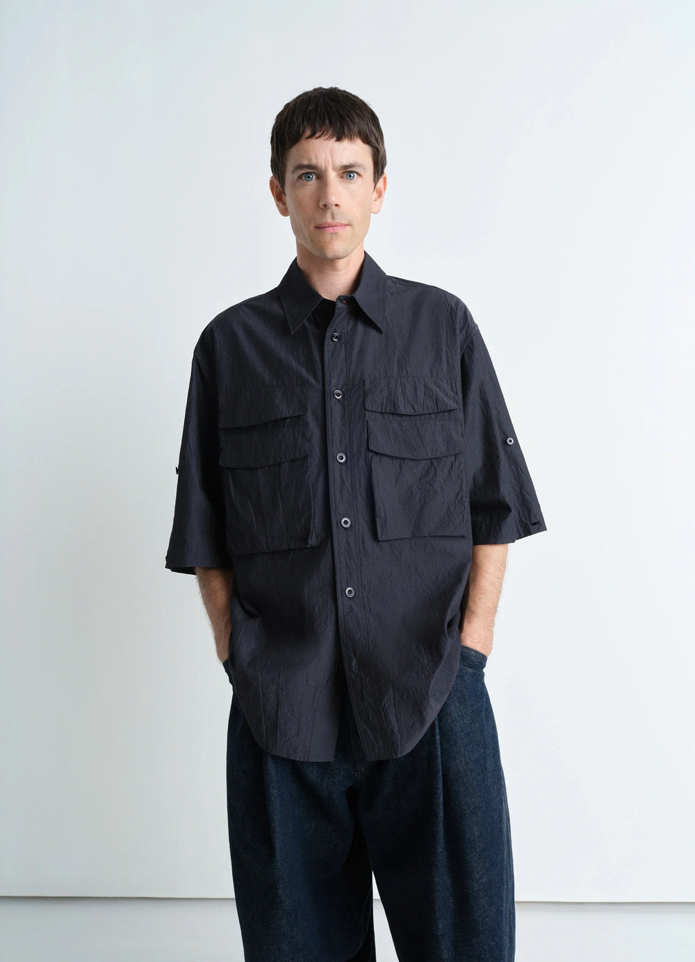 Utility Shirt in Dark Cotton Crepe, model shot, Front view Oversized with pockets