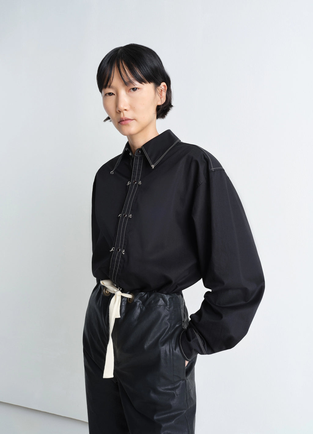 エンベリッシュド メタル シャツ