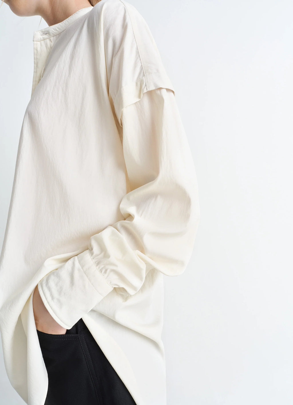 LANGES HEMD MIT HALBER KNOPFLEISTE