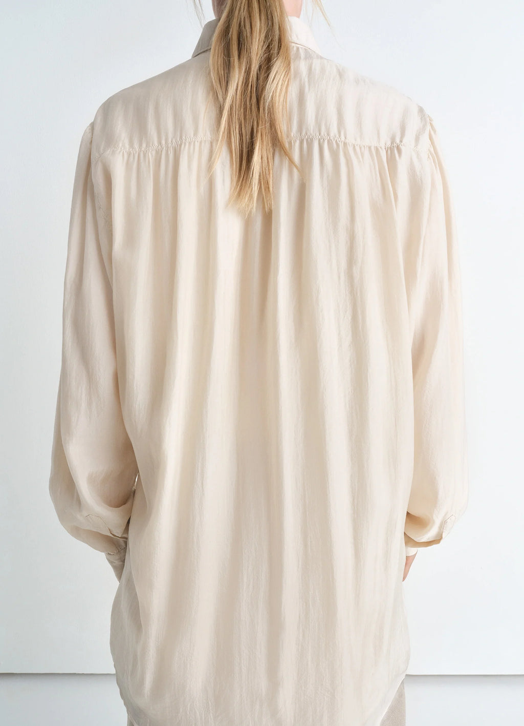 LIGHT POINTED COLLAR SHIRT