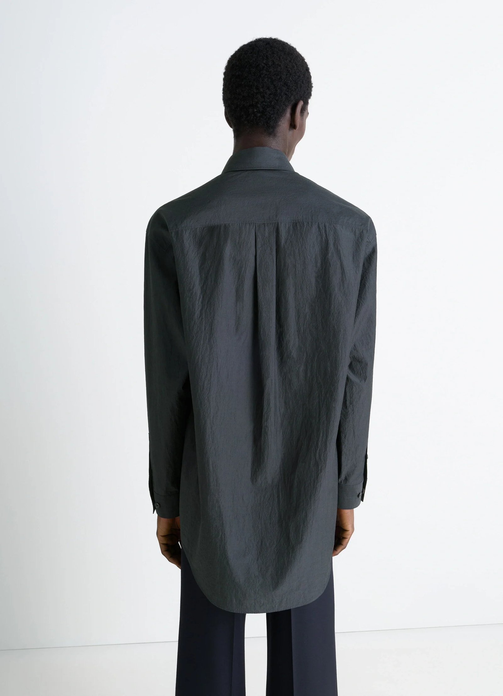 Lemaire double pocket shirt in cotton crepe, model shot, back view long back hem
