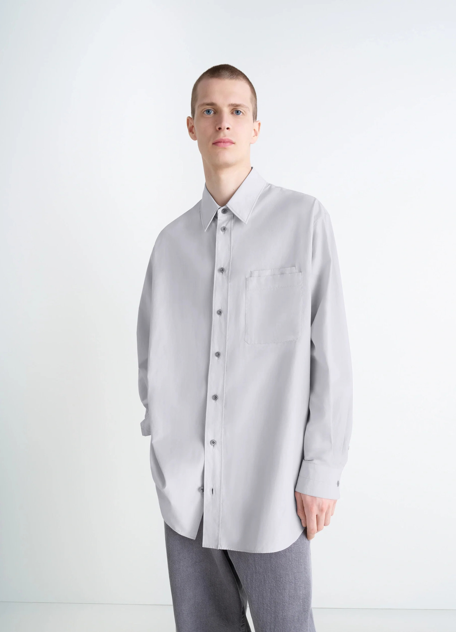 Lemaire double pocket shirt in light gray cotton crepe, model shot, front view relaxed fit