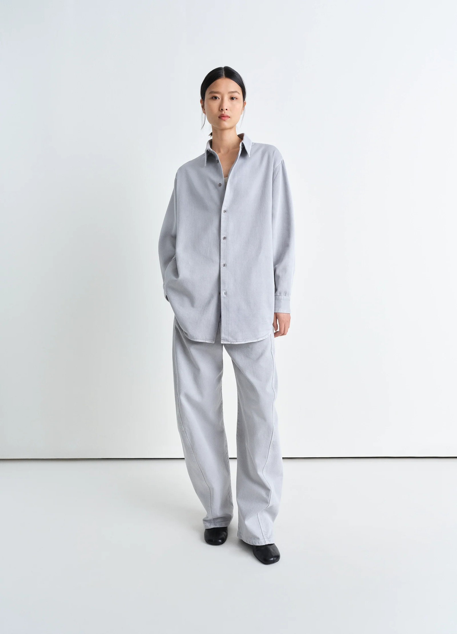 Lemaire relaxed shirt in garment dyed snow denim, model shot, front view loose fit, buttoned up