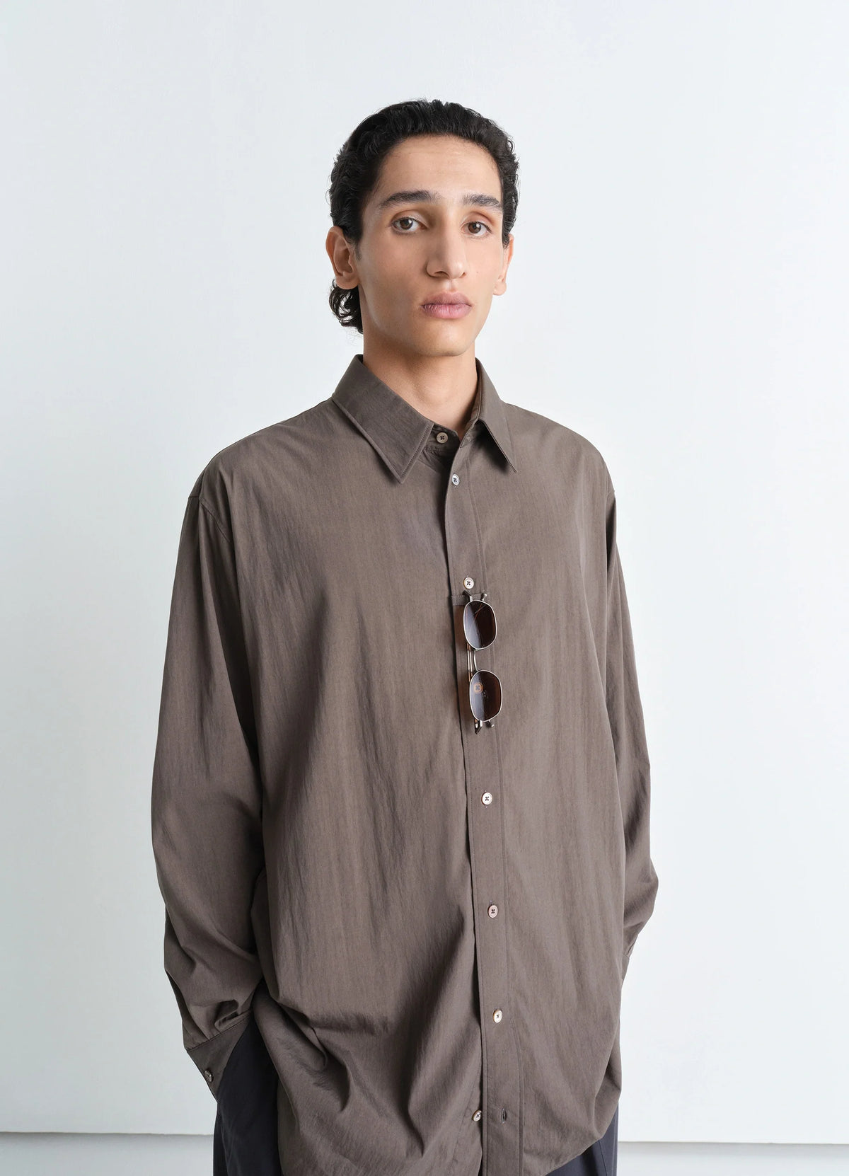 Loop Shirt in Brown Technical Lyocell, model shot, Front view Relaxed fit, pointed collar