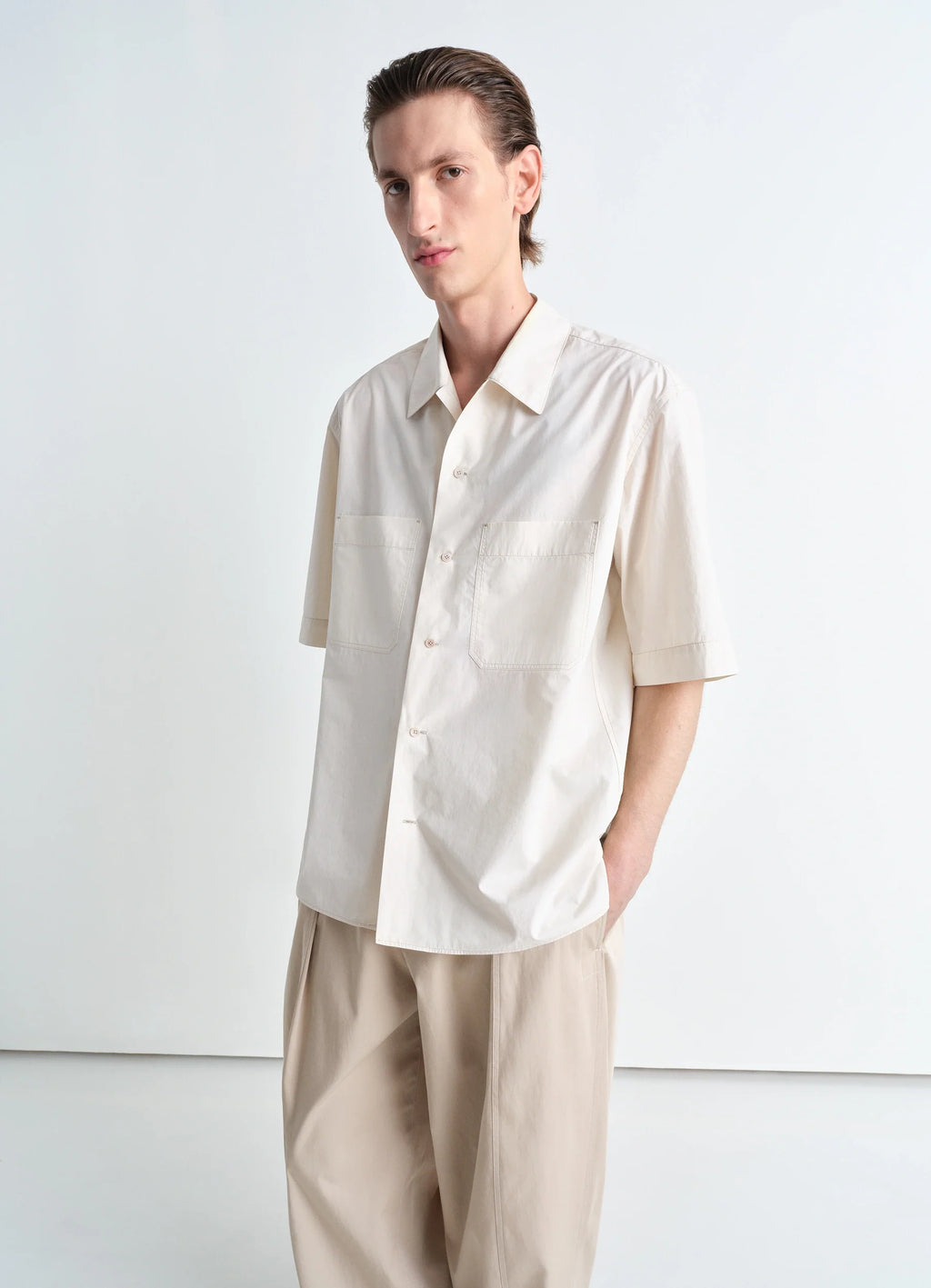 Convertible Shirt in Lightweight Cotton Poplin, model shot, three-quarter view buttoned short-sleeved