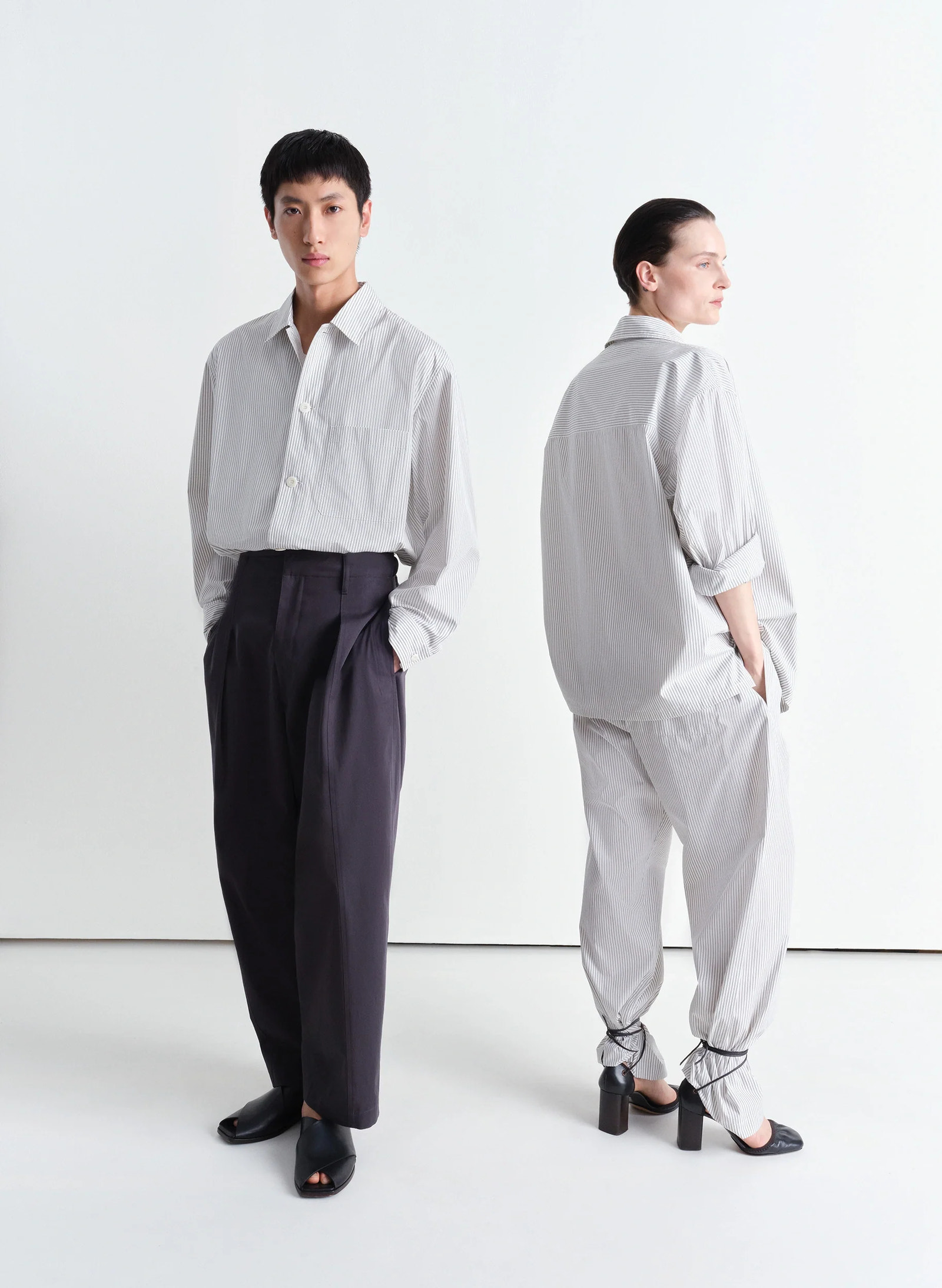 Lemaire pyjama shirt in striped cotton poplin, model shot, front and back view boxy fit, convertible collar